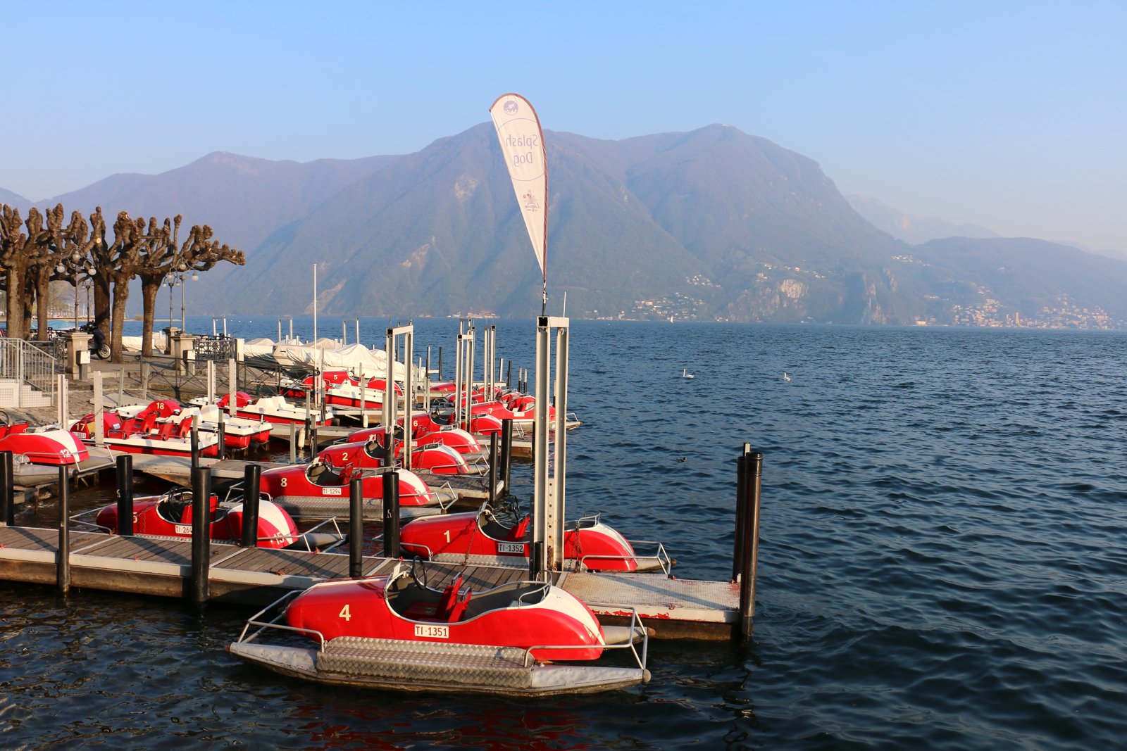 Pedalò sul lungolago di Lugano (foto d'archivio 2015).