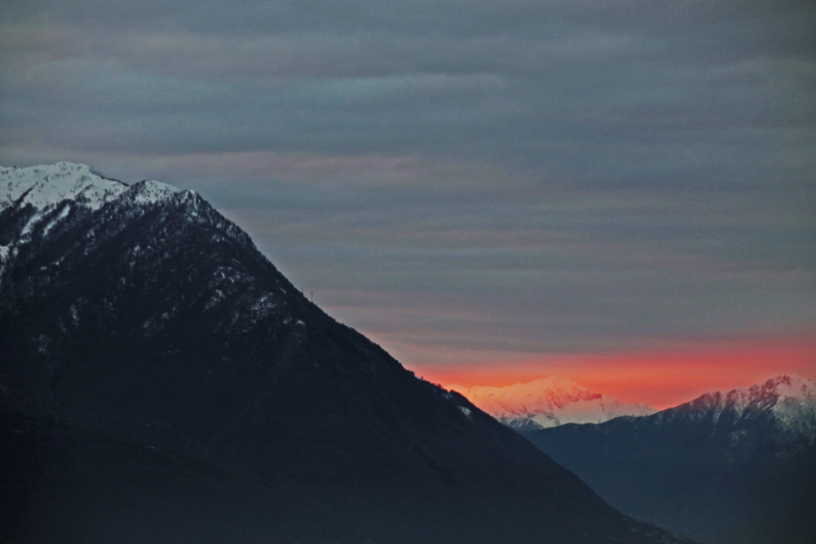 Le montagne viste da Bellinzona al tramonto invernale: foto d’archivio del 2019, illustrativa.