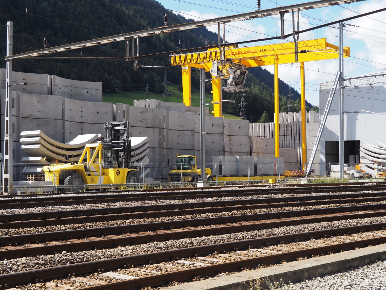 Il cantiere per la costruzione del secondo tubo della galleria autostradale del San Gottardo ad Airolo (foto d'archivio)
