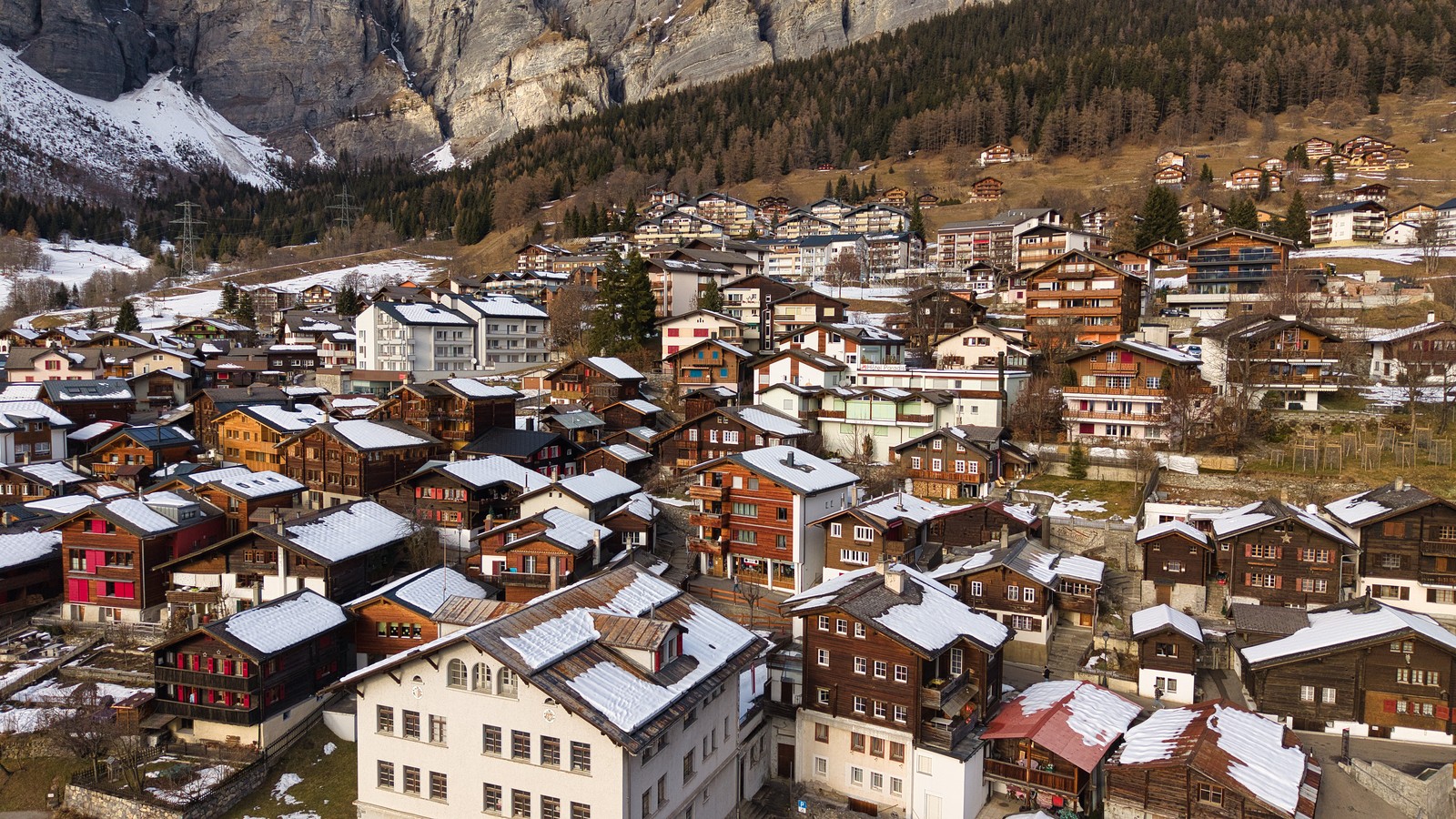 Vista panoramica del paese di Leukerbad, in Alto Vallese (foto d'archivio)