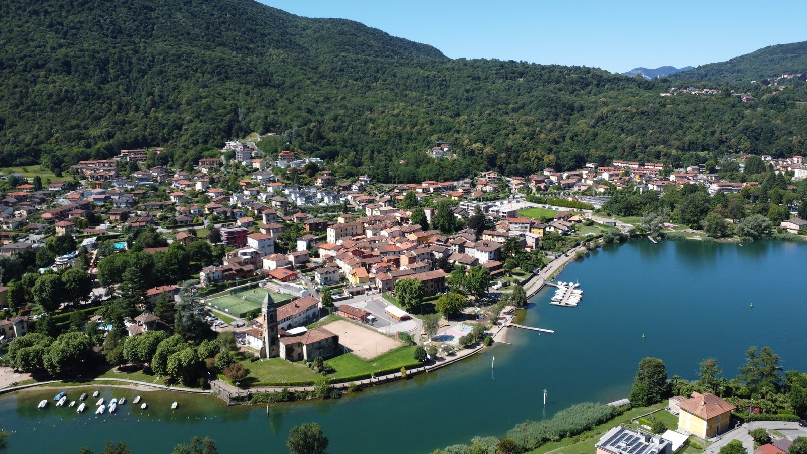 Vista aerea di Lavena Ponte Tresa sul Ceresio (foto d'archivio illustrativa).
