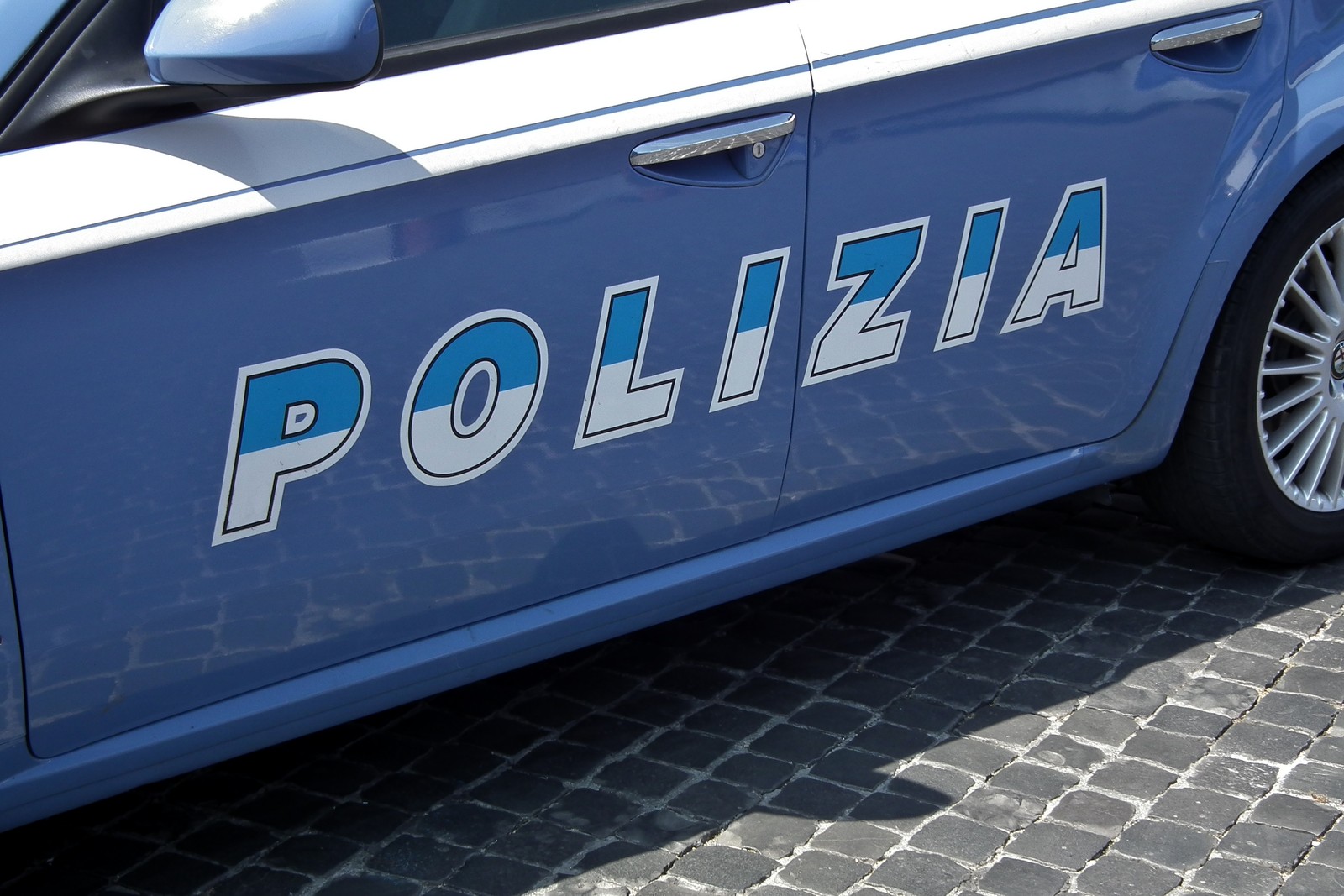 Una vettura della Polizia di Stato italiana (foto d'archivio).