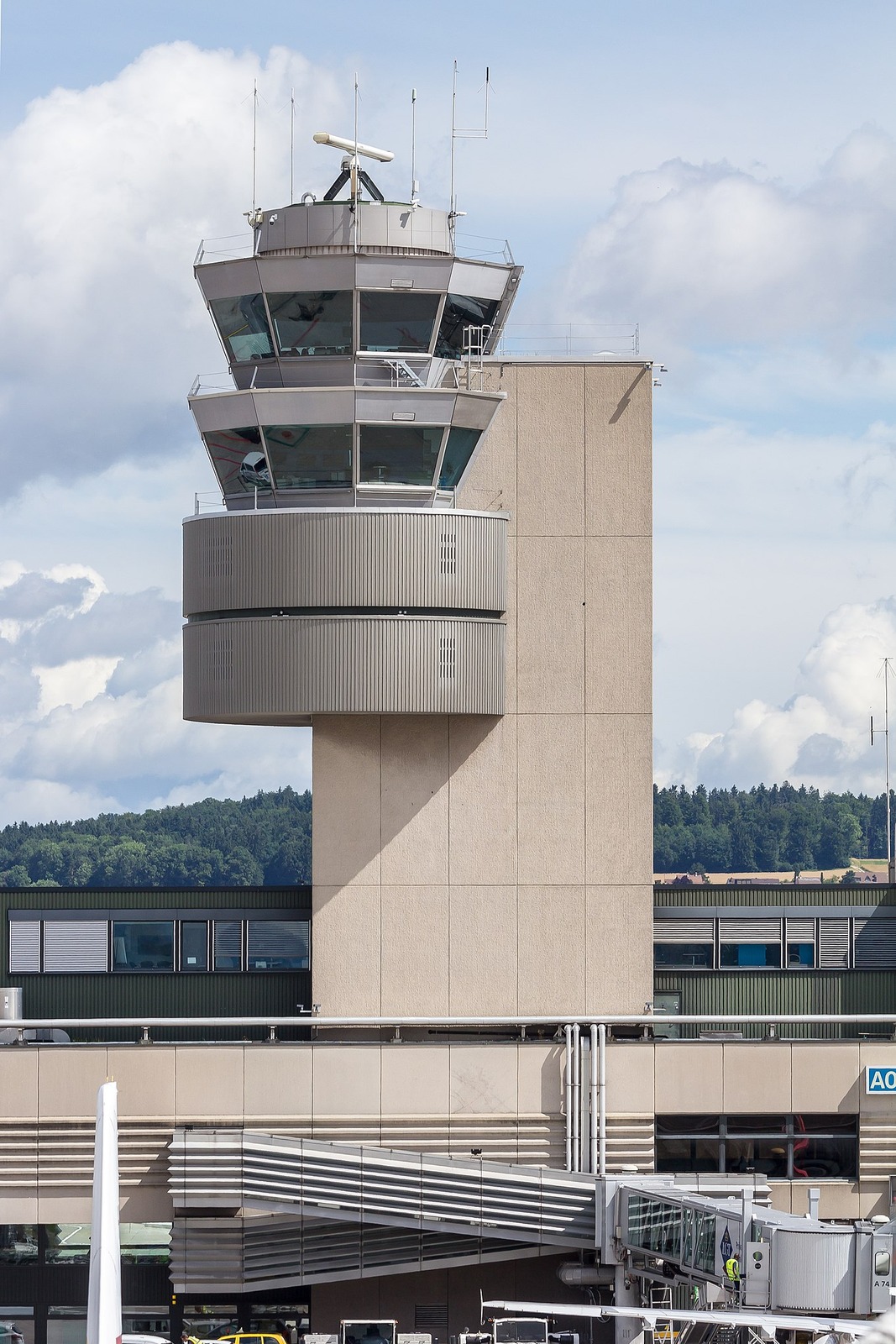 La torre di controllo dell'aeroporto di Zurigo. Foto d'archivio del 23 luglio 2022.