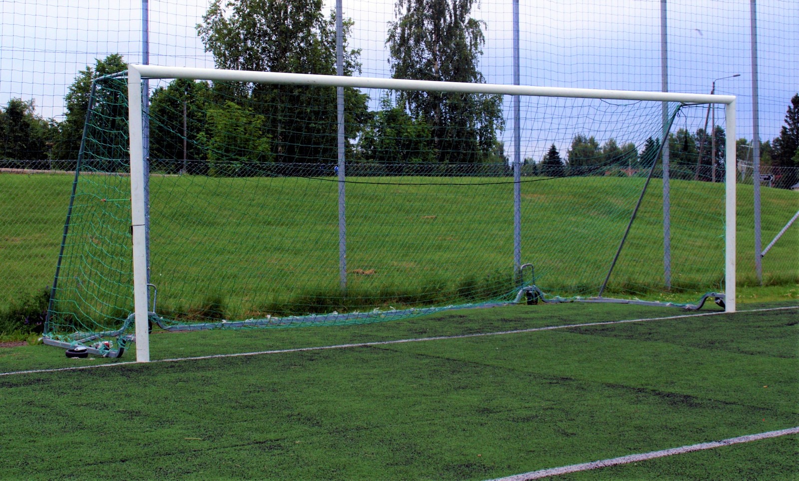 Immagine simbolica: una porta su un campo di calcio. Foto d’archivio (2016).