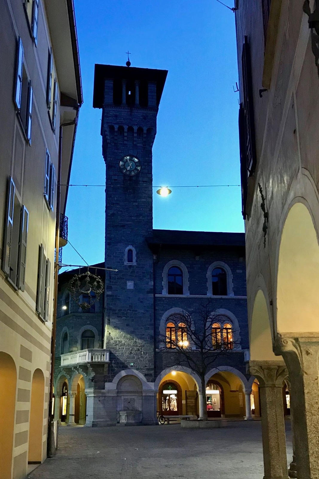 Il Palazzo civico di Bellinzona visto da piazza Nosetto. Foto d’archivio (2018), ritagliata; non raffigura il centro giovanile proposto.