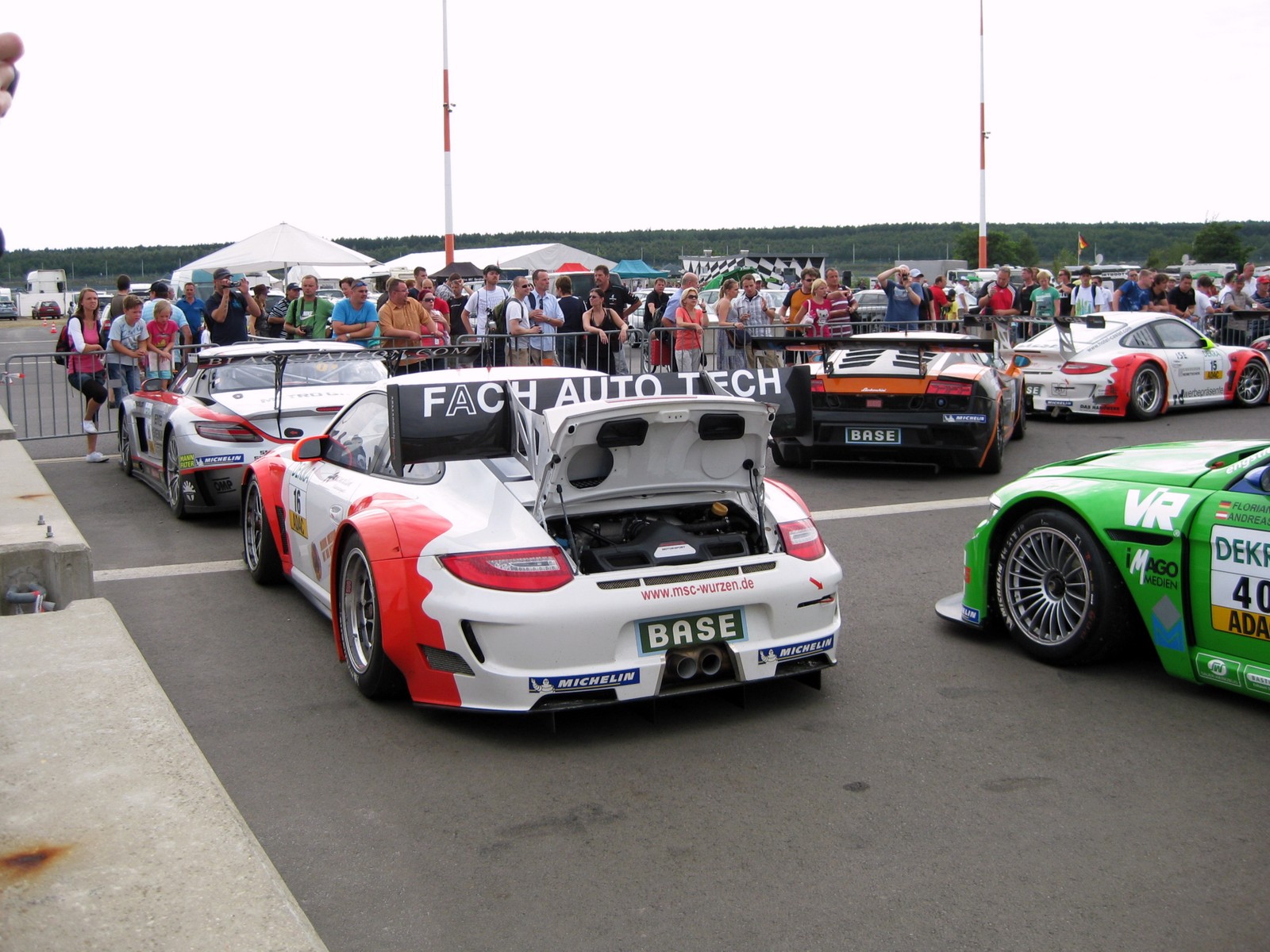 Una Porsche 911 GT3 R in azione (foto d'archivio)