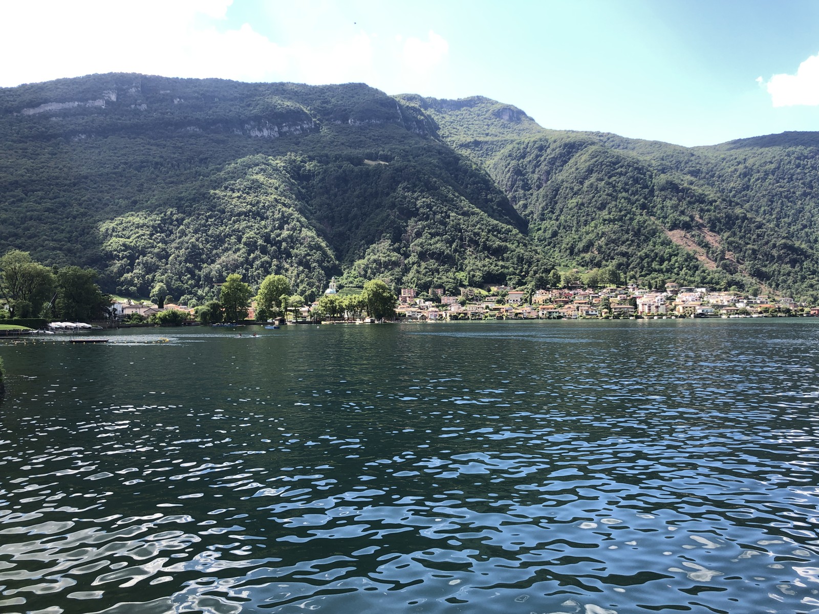 Riva San Vitale vista da Capolago, foto d’archivio del 2023. La veduta illustra la località, non il progetto della casa per anziani.