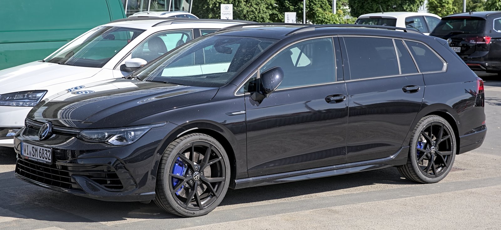 Un modello Volkswagen Golf Variant, tra i veicoli interessati dal maxi richiamo a livello globale per il difetto allo sterzo.