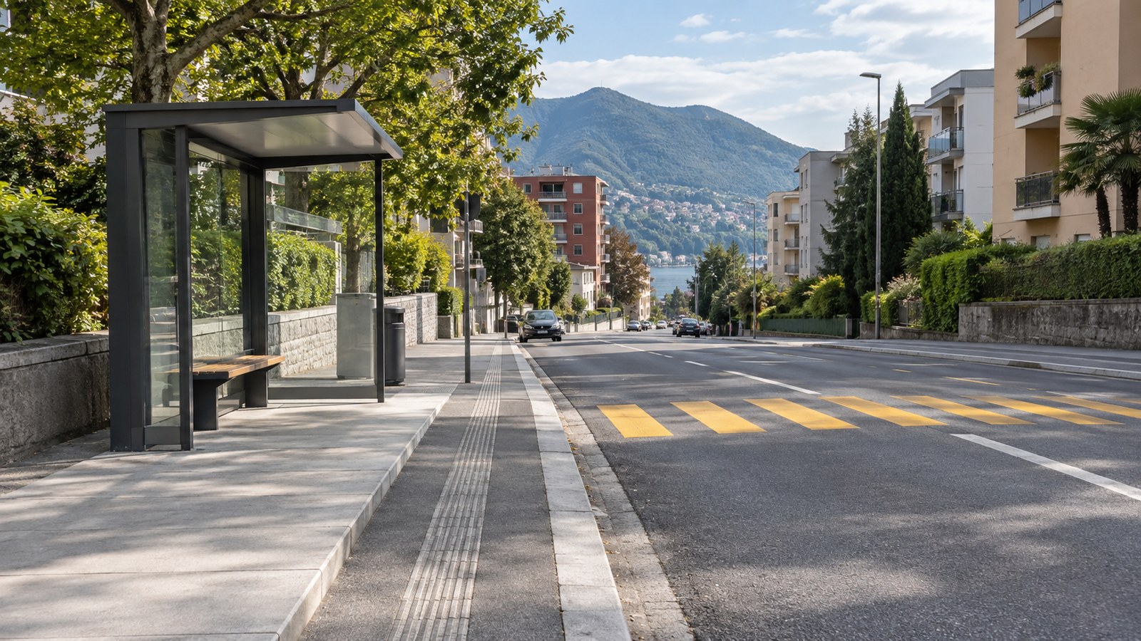 Il nuovo marciapiede rialzato alla fermata dell'autobus a Viganello (immagine illustrativa)