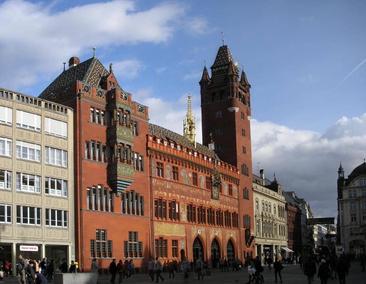 Il Municipio (Rathaus) di Basilea, sede del Gran Consiglio (foto d'archivio)