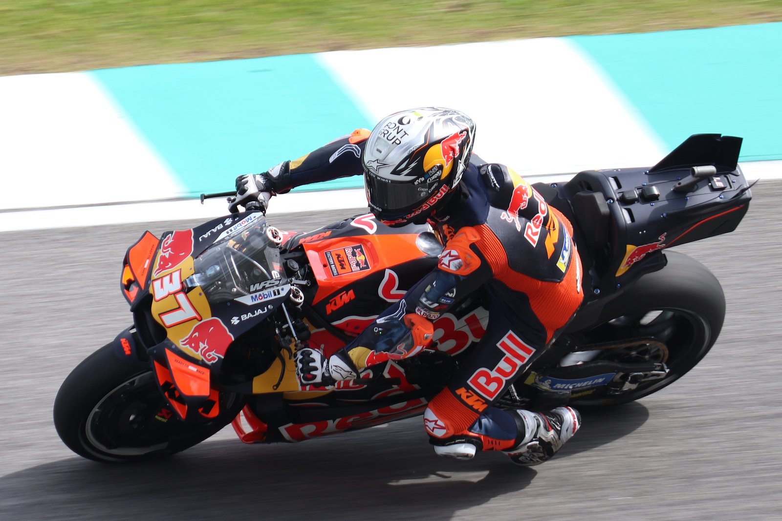 Pedro Acosta in sella alla KTM (foto d'archivio)