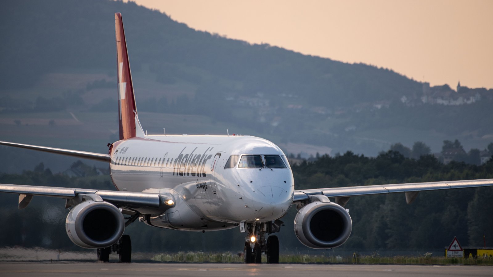 Aereo sulla pista dell'aeroporto di Zurigo-Kloten (foto d'archivio).