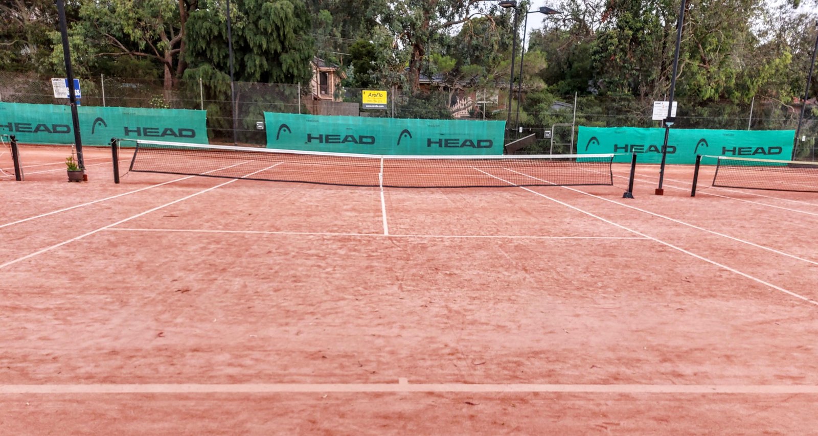 Campo in terra battuta, superficie su cui Mika Brunold ha trionfato al Challenger di Tulln.