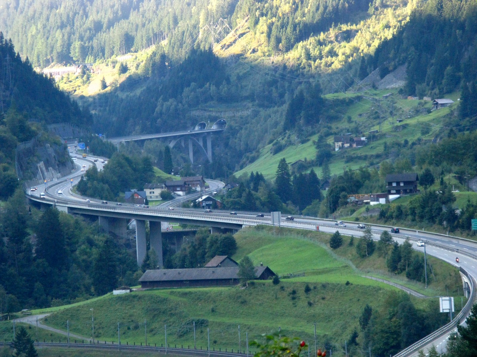 Foto d'archivio: l'autostrada A2 del San Gottardo