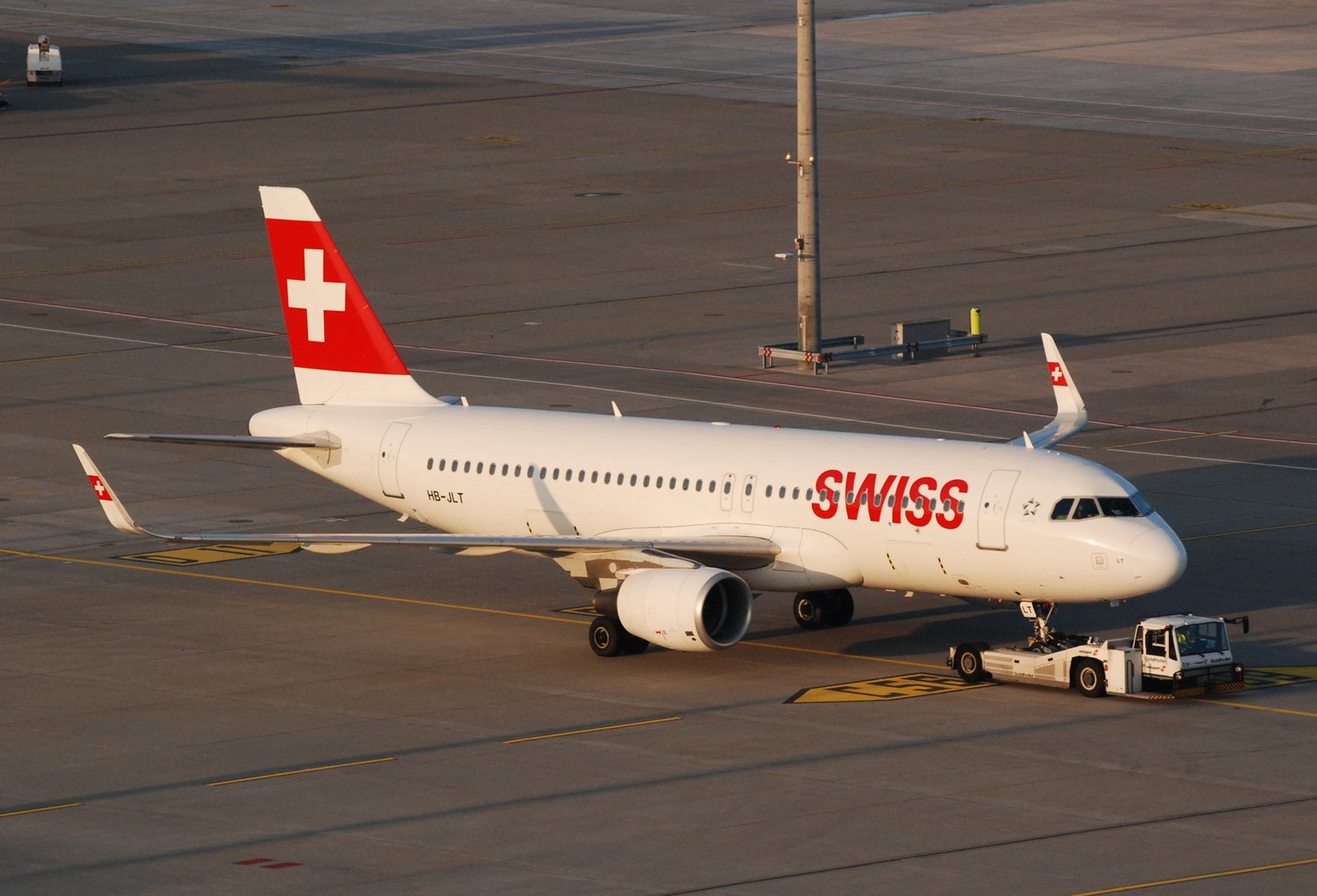 Un Airbus A320 della compagnia Swiss all'aeroporto di Zurigo (foto d'archivio).