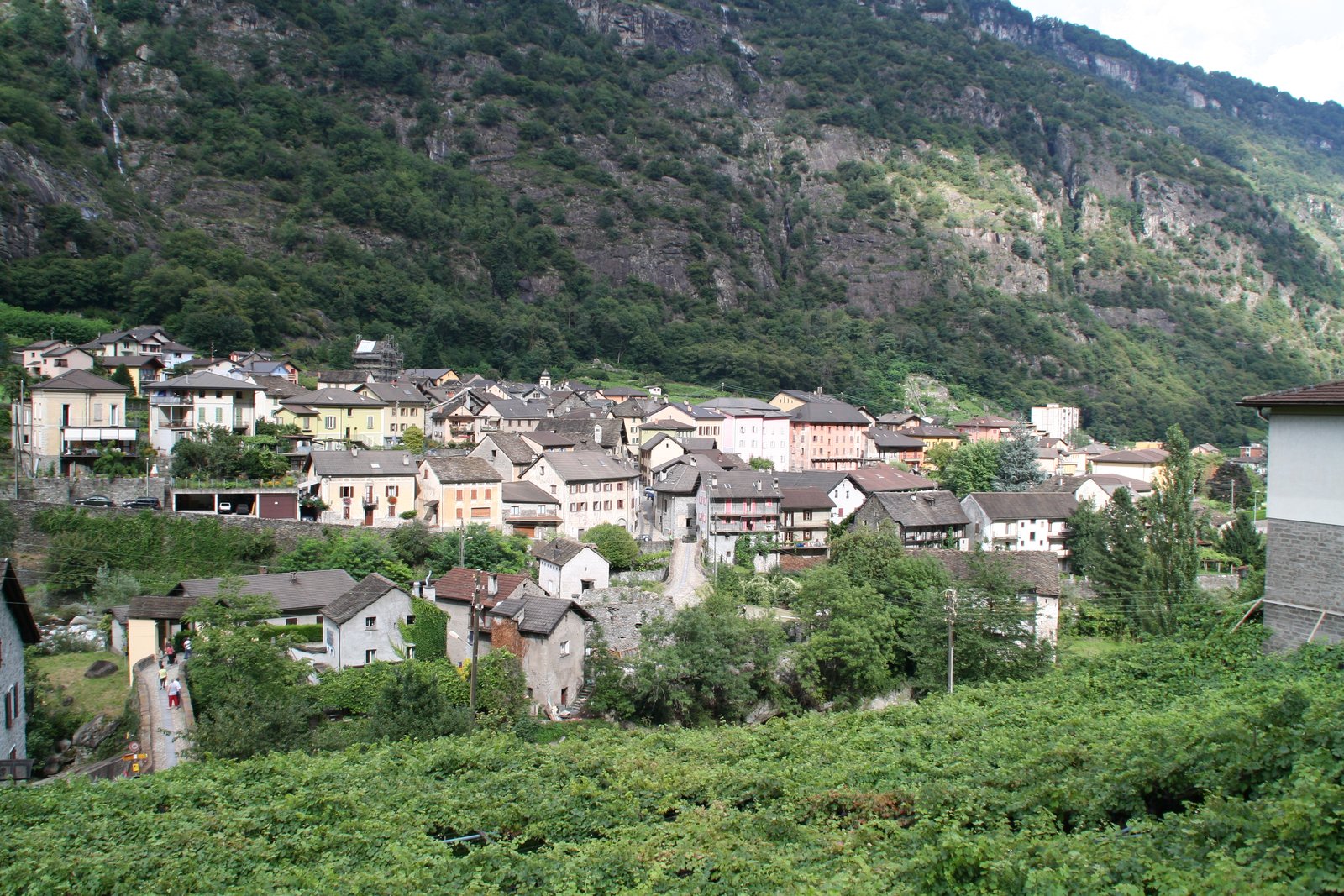 Vista panoramica del villaggio di Giornico (foto d'archivio 2011).