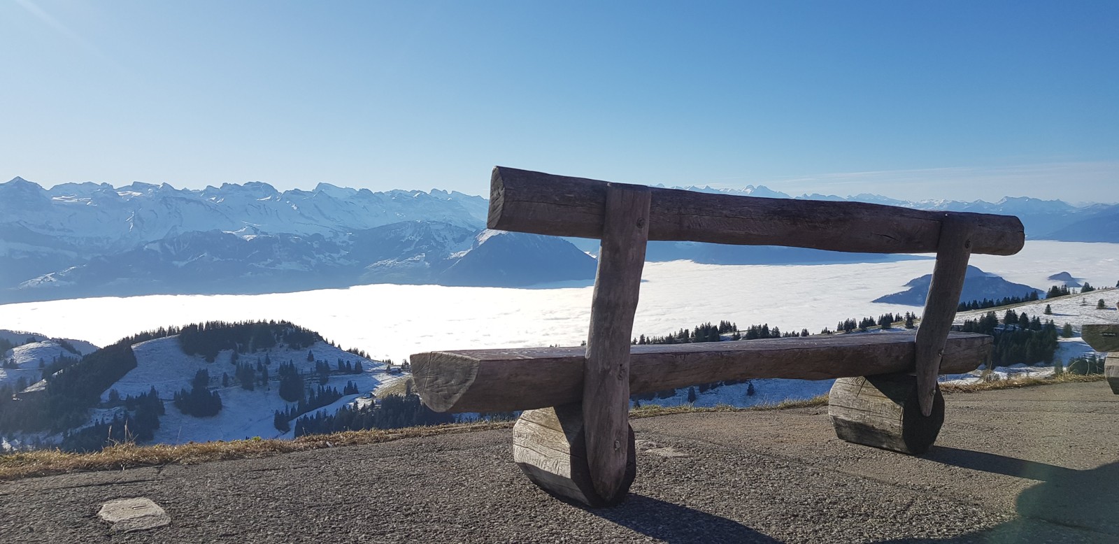 Immagine simbolica: una panchina sul Rigi Kulm. Foto d’archivio del 2020, estranea alla fondazione di SaMiGa.