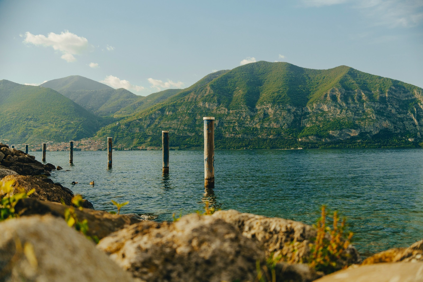 Il lago d’Iseo in una foto d’archivio.