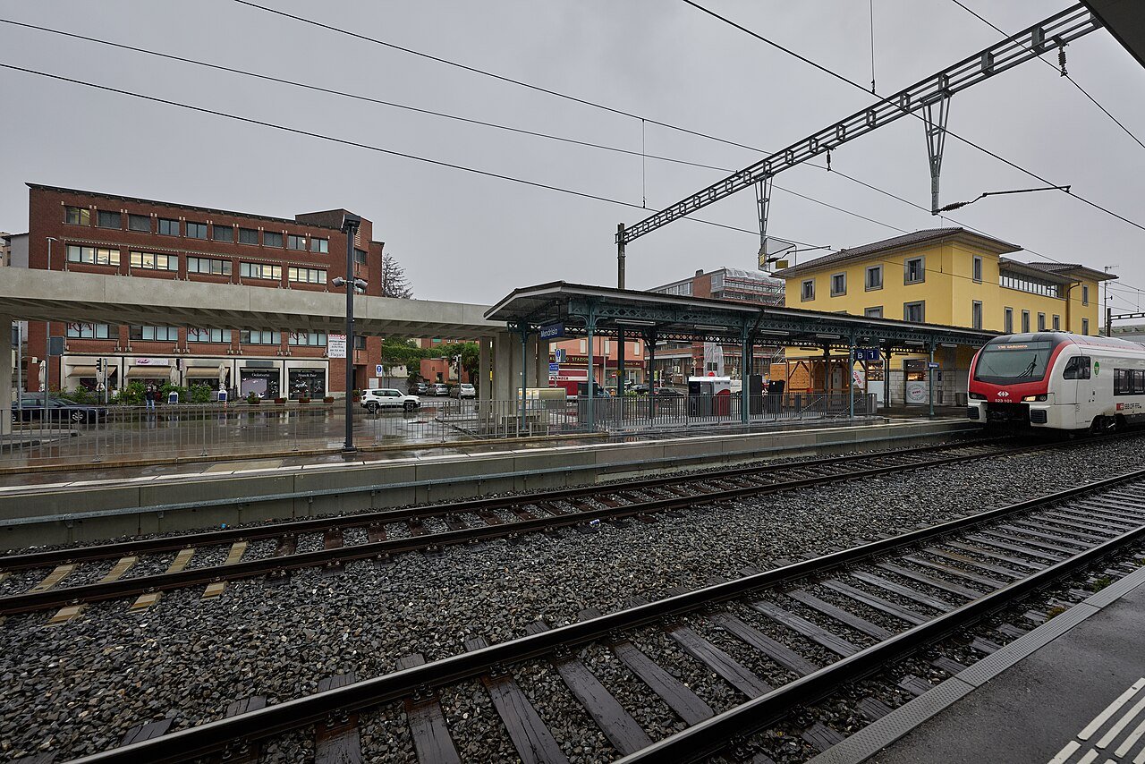 Veduta della stazione di Mendrisio, comune dove ha sede la storica azienda farmaceutica Sintetica (foto illustrativa)
