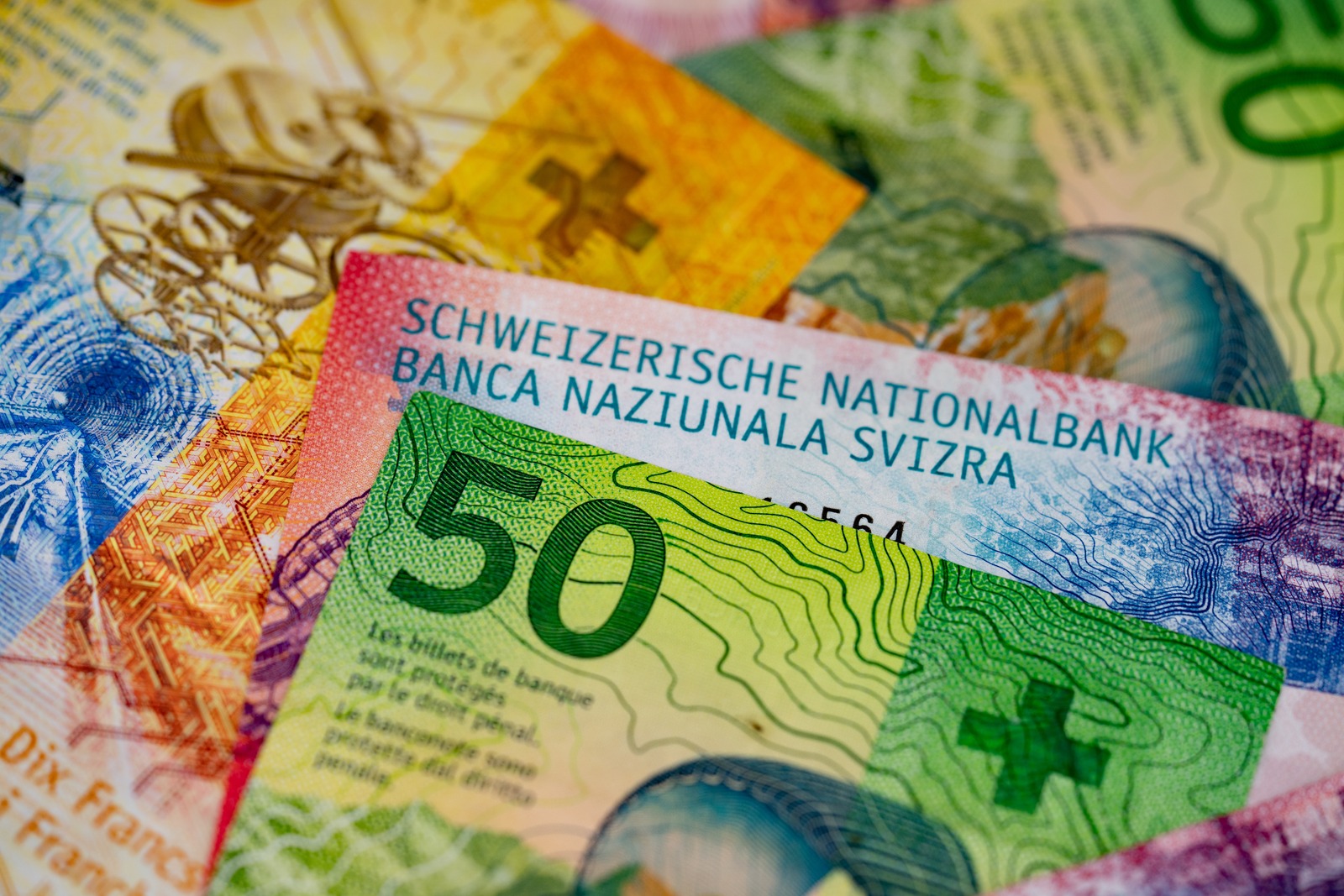 Banconote in franchi svizzeri. Foto d'archivio (2024), usata come immagine illustrativa.