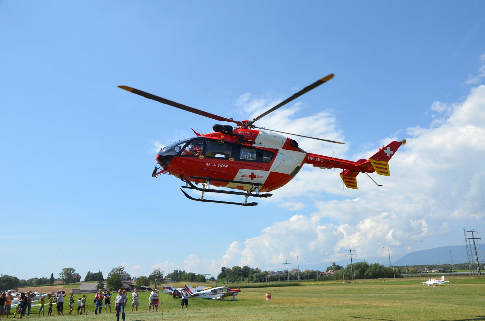 Un elicottero di soccorso della Rega in volo (foto illustrativa)
