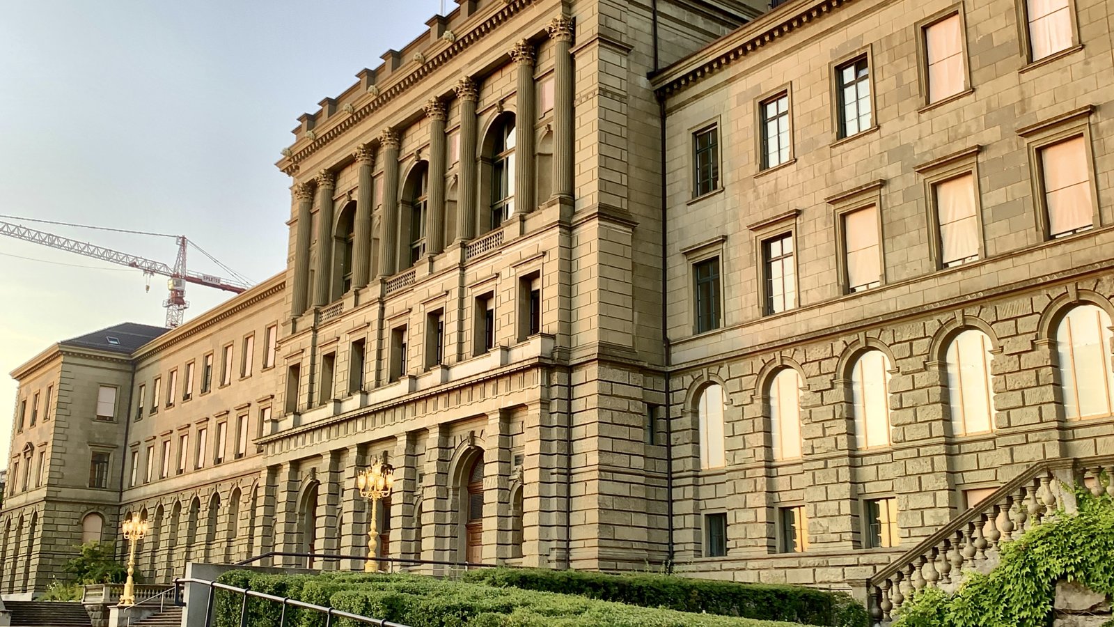 La sede dell'ETH di Zurigo. Lo studio del KOF analizza l'evoluzione della disoccupazione accademica in Svizzera.