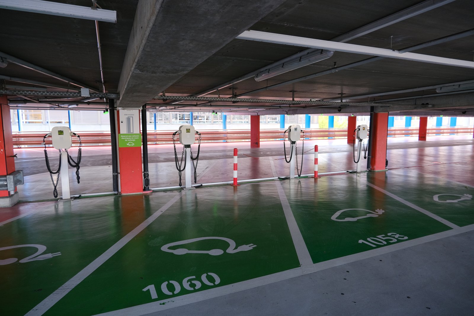Stazione di ricarica per auto elettriche in Svizzera.