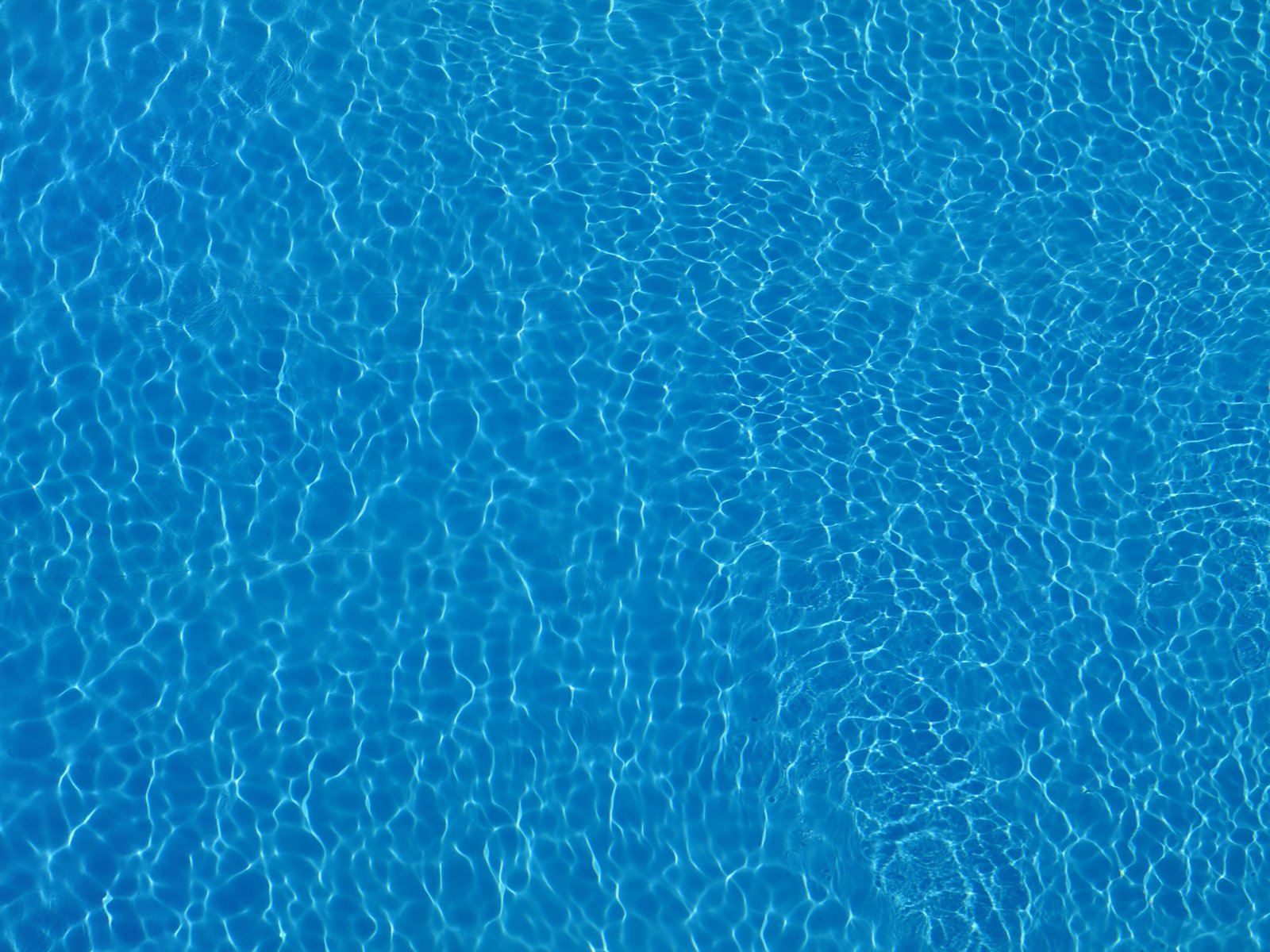 Acqua in una piscina residenziale (foto illustrativa)