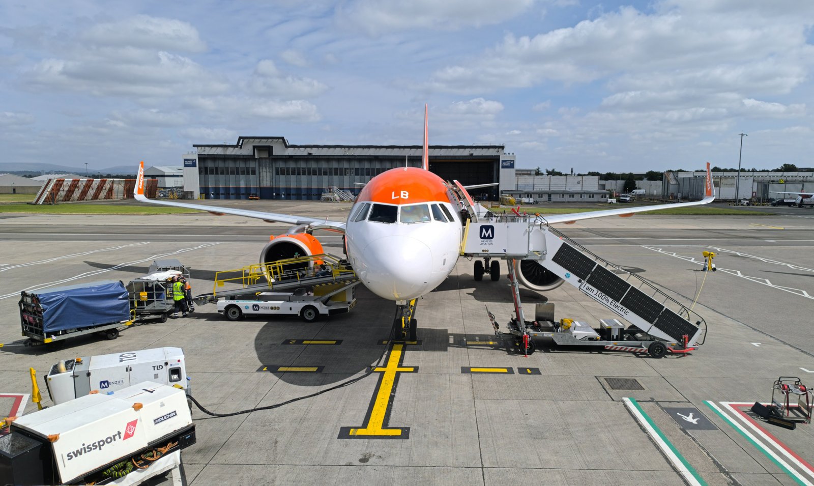 Un aereo della compagnia easyJet (foto d'archivio)