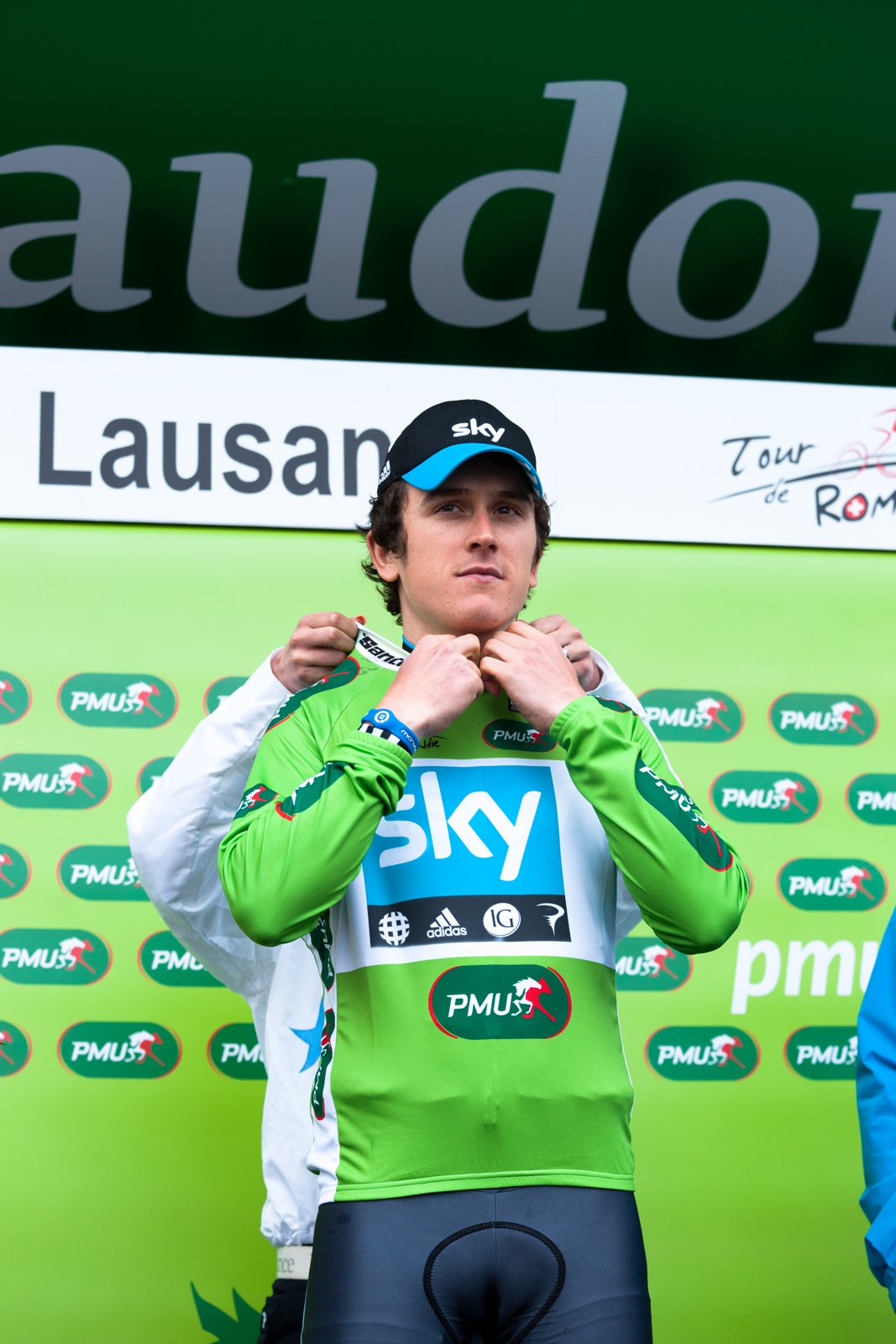 Foto d'archivio (2012): Geraint Thomas indossa la maglia verde al Tour de Romandie.
