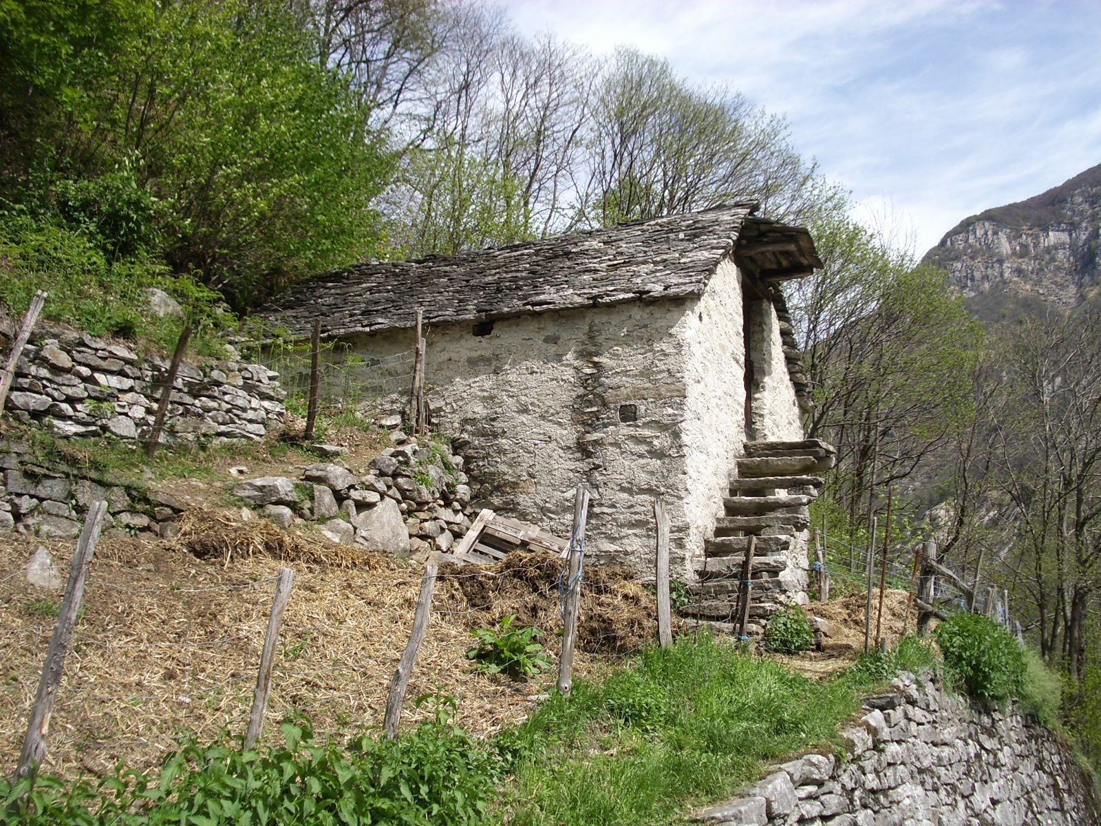 Scorcio del borgo storico di Corippo in Valle Verzasca.
