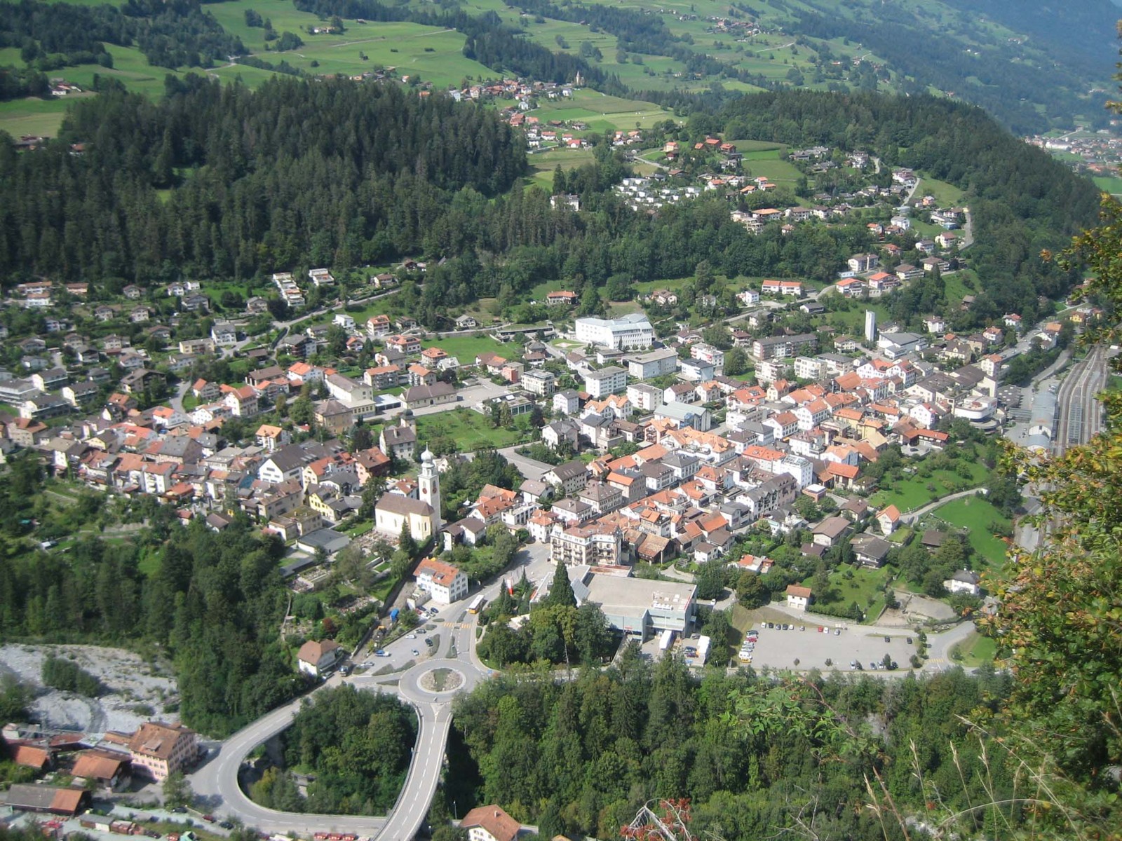 Vista panoramica del comune di Thusis nel Canton Grigioni (foto d'archivio 2007)