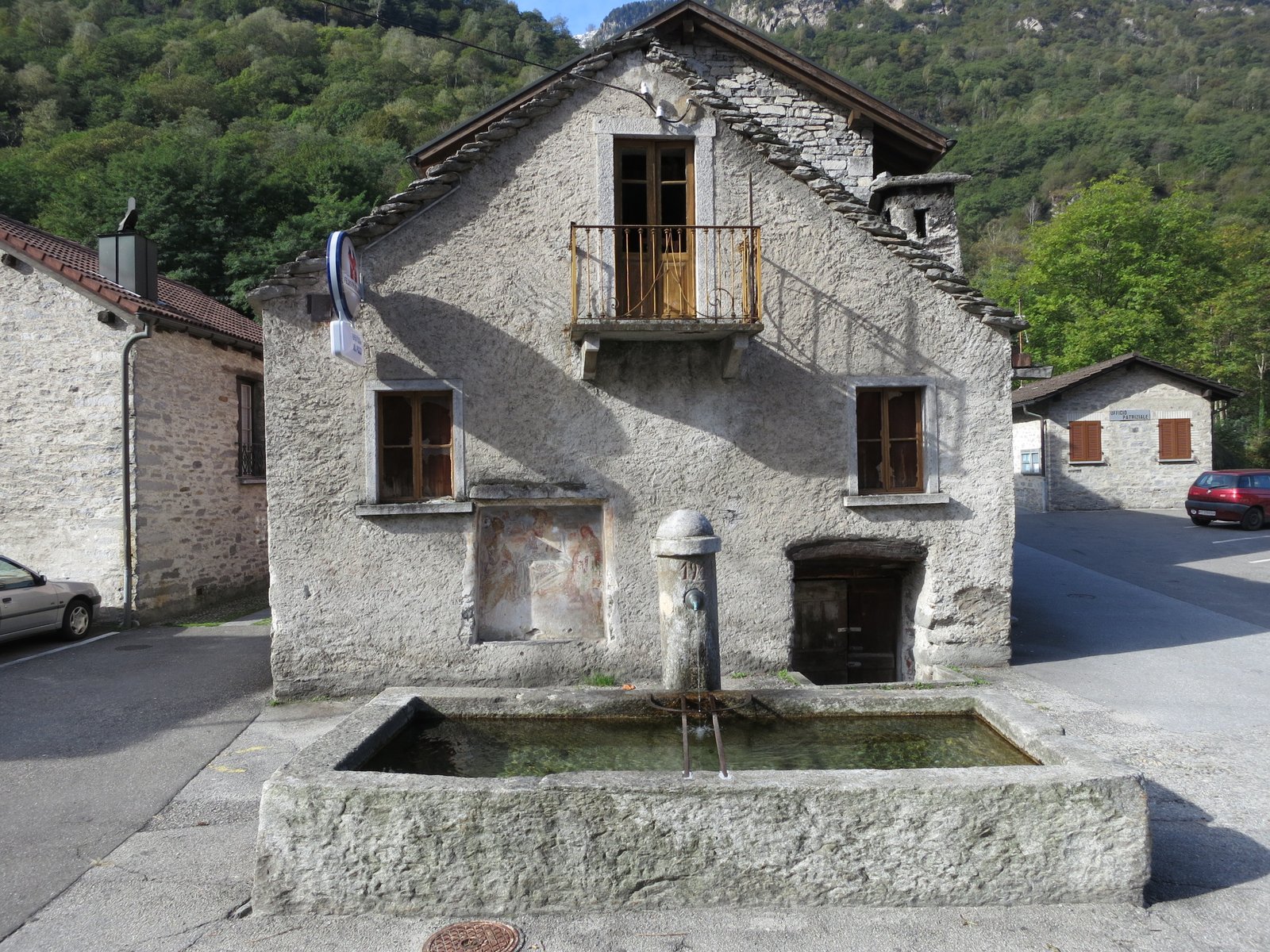 Scorcio del nucleo di Iragna nel Comune di Riviera (foto d'archivio).