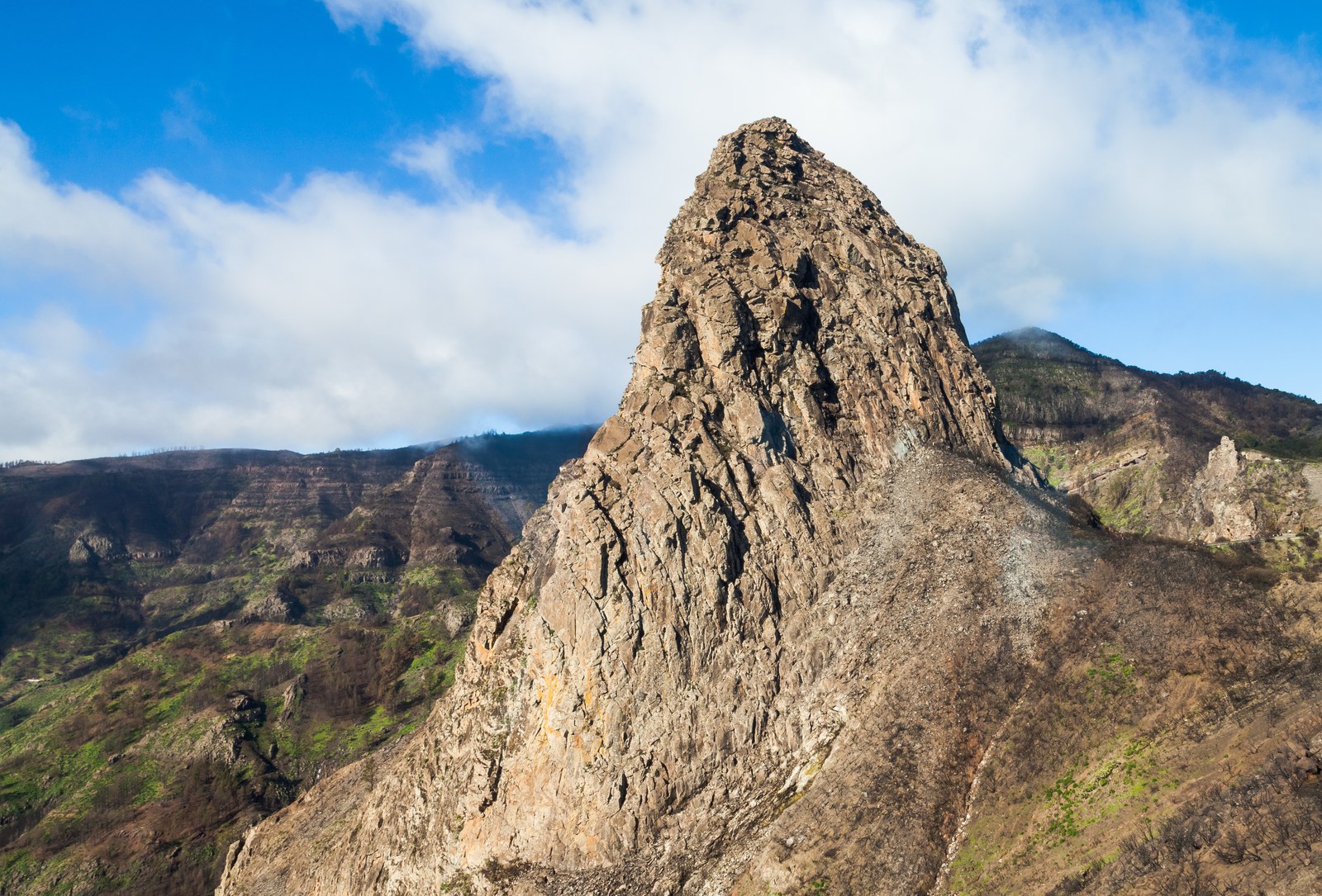 Il paesaggio montano di La Gomera (Canarie), sede dei Mondiali di Skyrunning 2026.