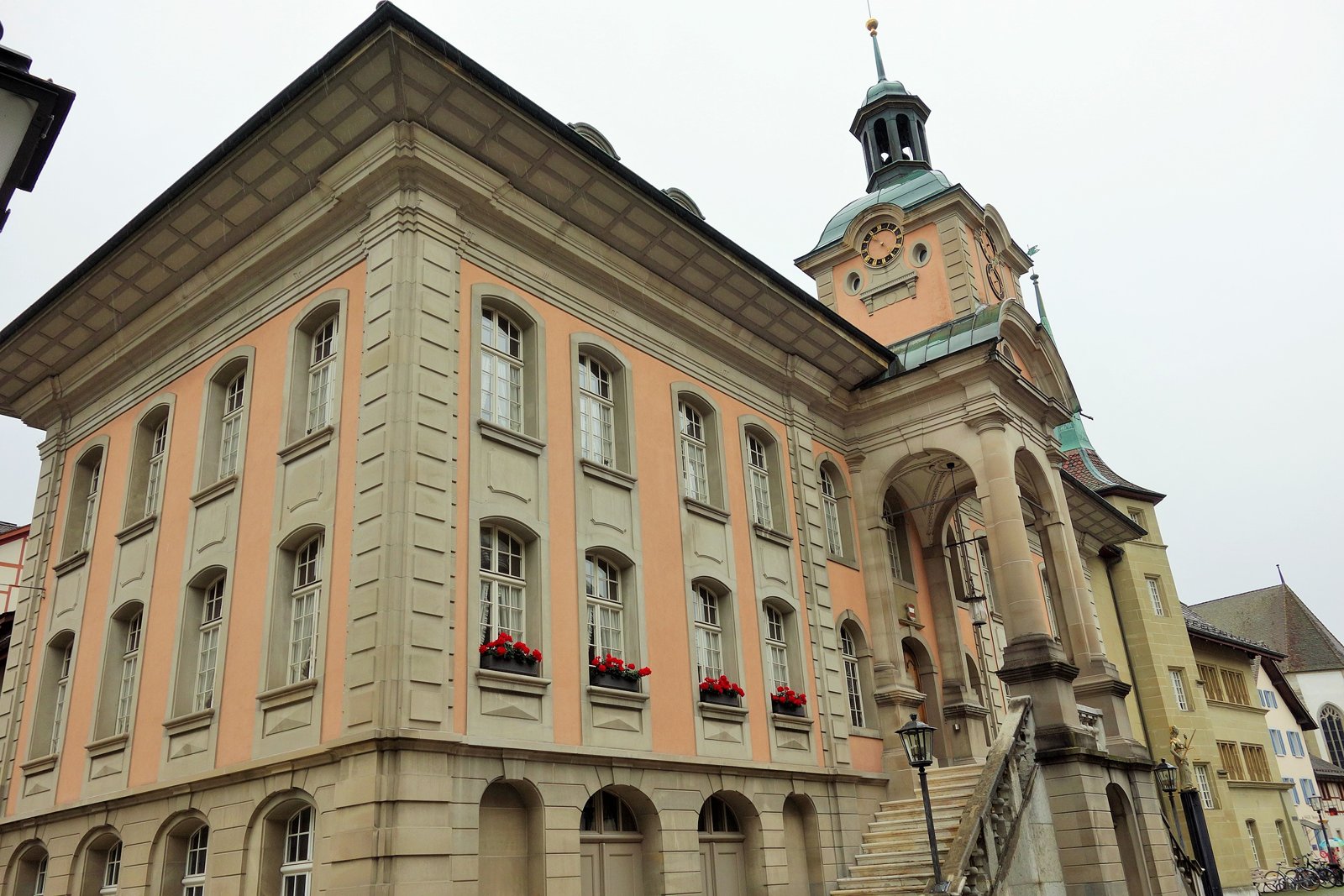 Il palazzo municipale di Zofingen. Nel distretto si terrà il processo a carico del 47enne irlandese accusato di tentato omicidio.
