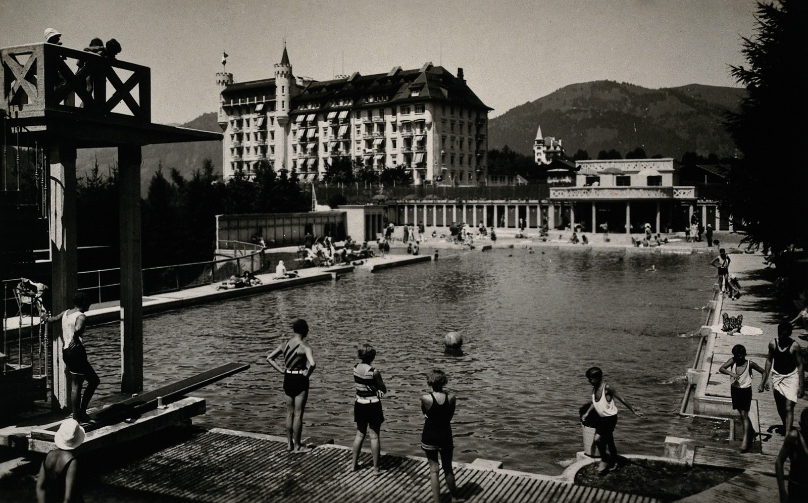 Piscina comunale all'aperto in Svizzera (foto d'archivio)