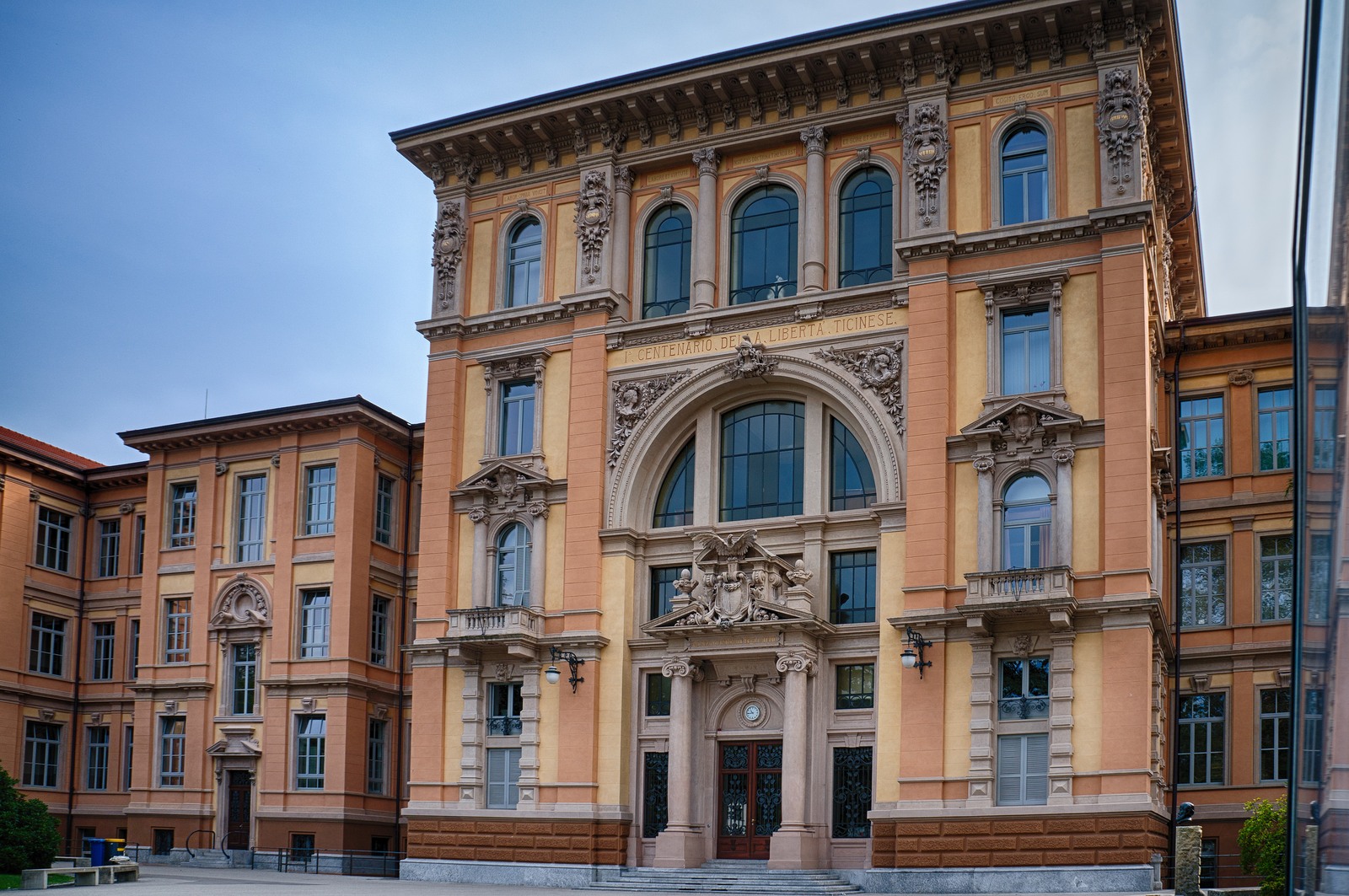 Il Palazzo degli Studi a Lugano, sede storica del Liceo cantonale, in una foto d'archivio del 2013. Immagine di repertorio: non raffigura il Liceo di Mendrisio.