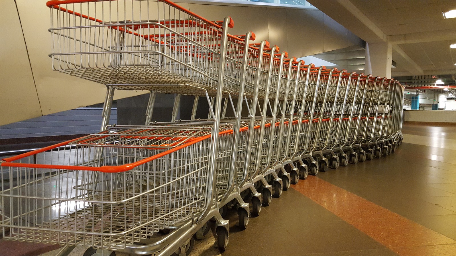 Carrelli della spesa: foto illustrativa d’archivio del 2019, scattata in Brasile; non raffigura una filiale Migros.