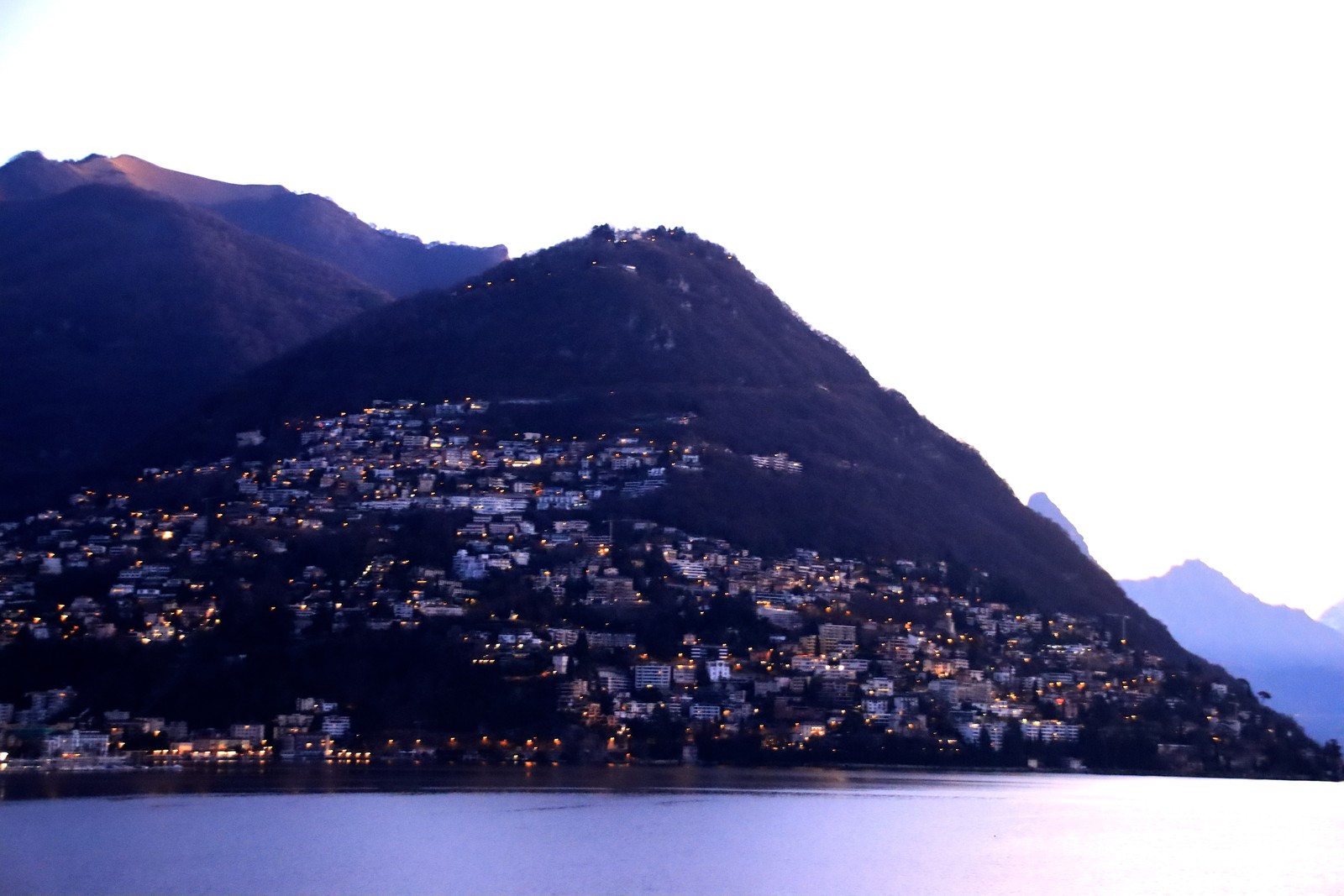 Il Monte Brè all’alba. Foto d’archivio del 16 dicembre 2023; immagine illustrativa, non della gara.