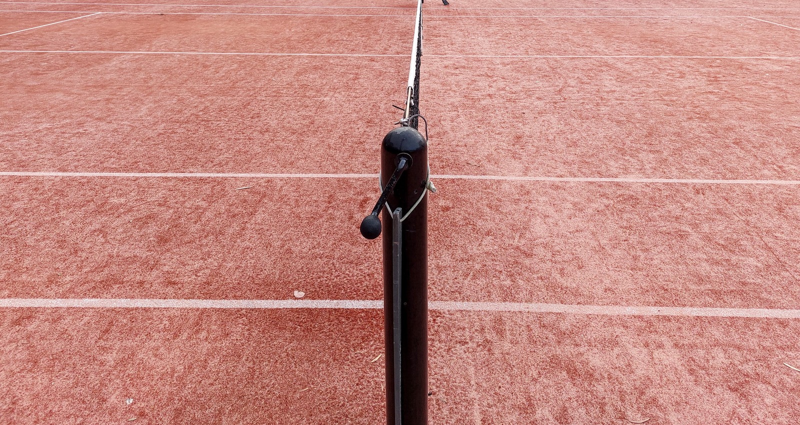 Immagine illustrativa d'archivio (2023): dettaglio di un campo da tennis a Melbourne, in Australia. Non raffigura il torneo di Basilea. Foto ritagliata e ridimensionata.