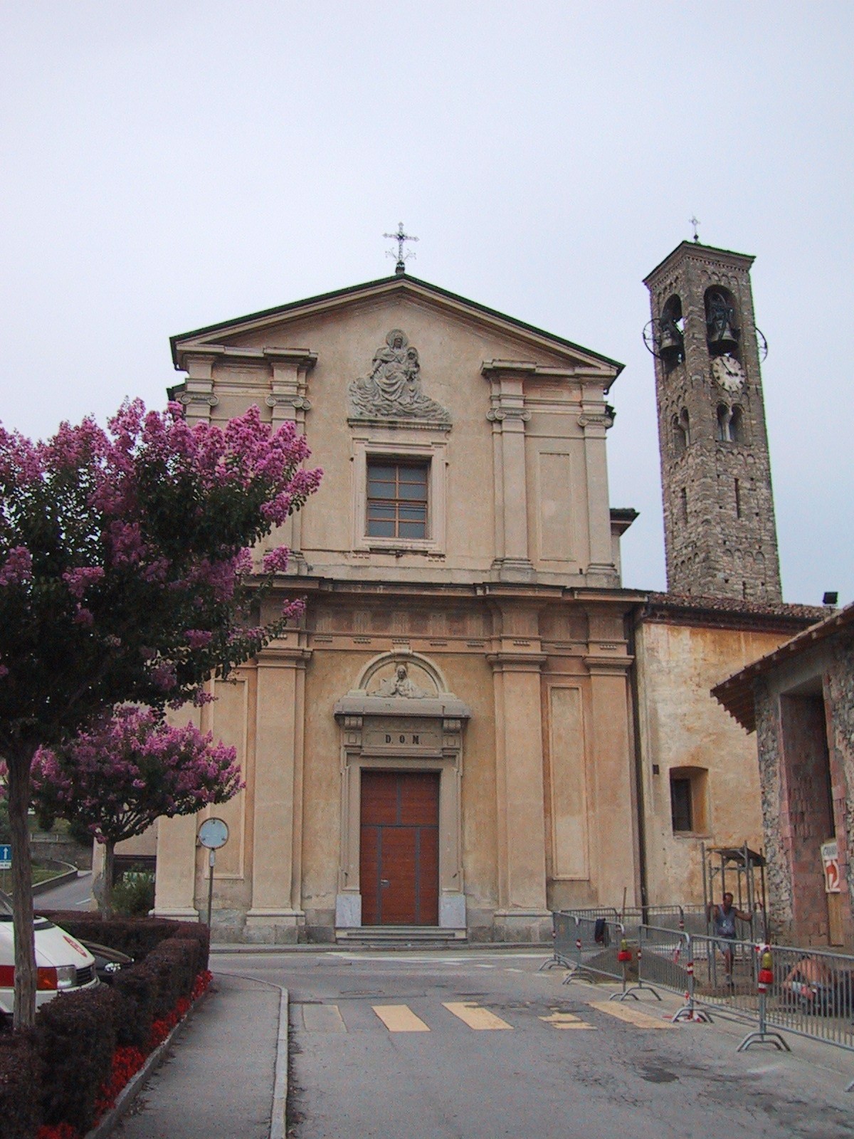 La chiesa parrocchiale dei Santi Quirico e Giulitta a Novazzano (foto d'archivio 2005)