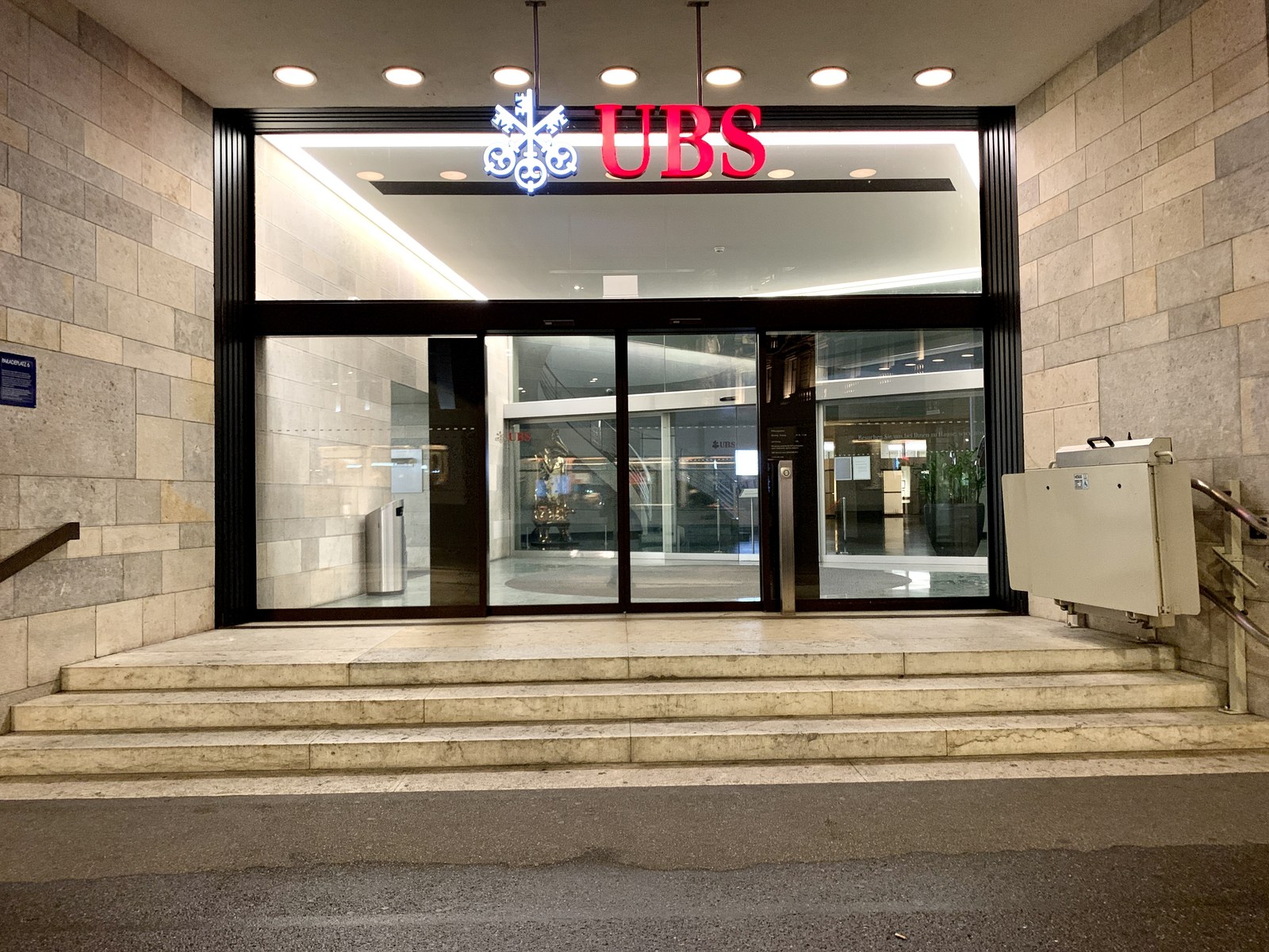 La sede principale di UBS a Paradeplatz, Zurigo (foto d'archivio)