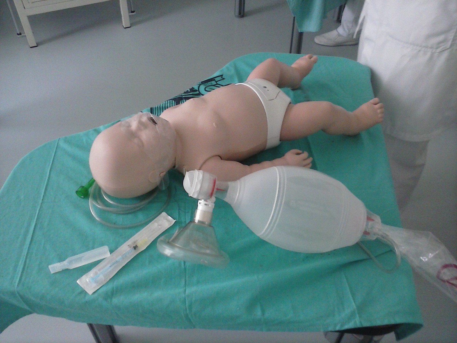 Manichino per la formazione al primo soccorso pediatrico (foto d'archivio).