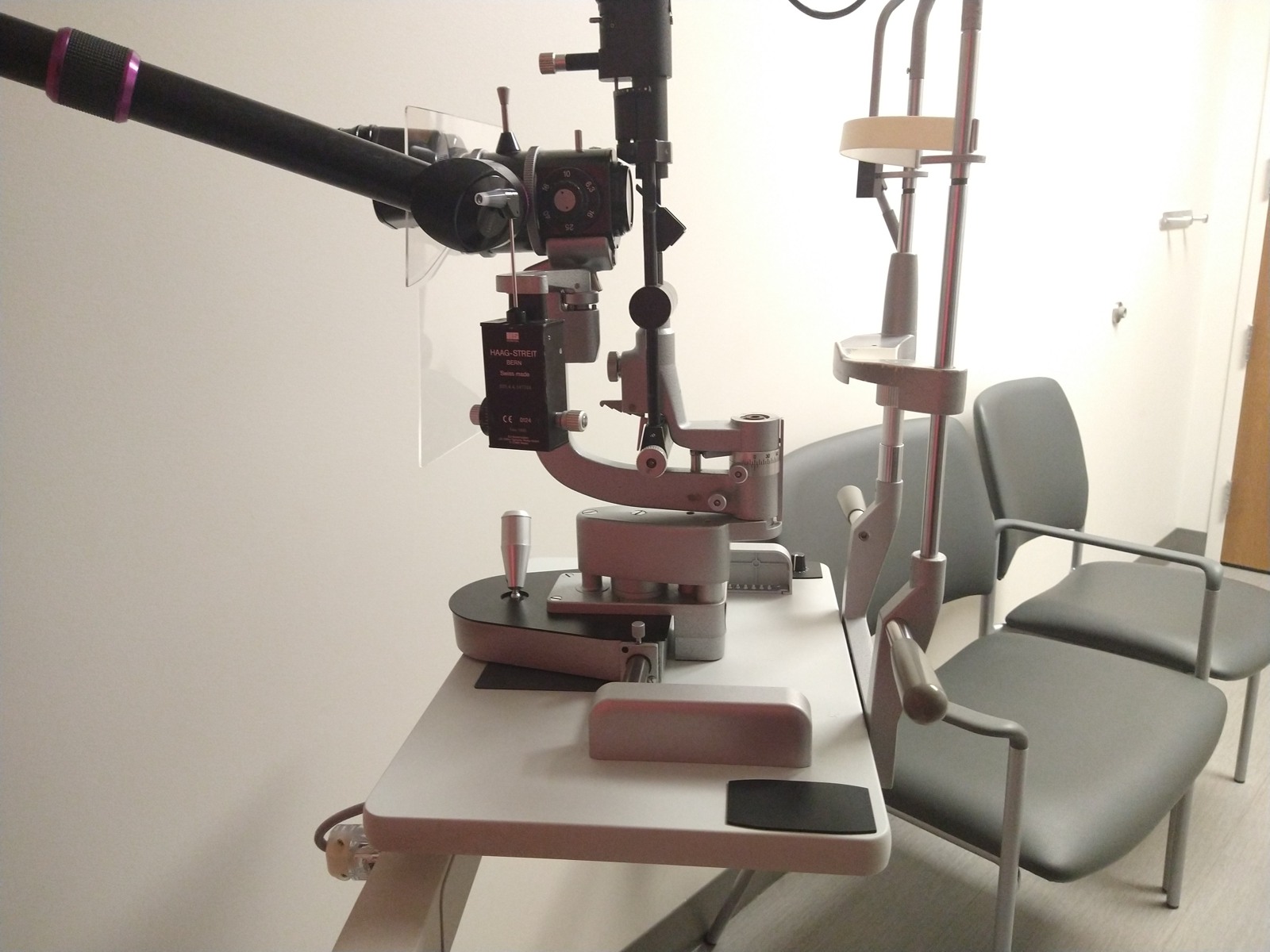 Foto di repertorio: una lampada a fessura nella clinica di optometria della Ohio State University (2025). La foto non ritrae il corso ESASO.
