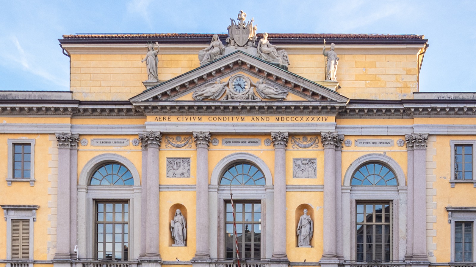 Dettaglio del Palazzo Civico di Lugano. Foto di repertorio del 20 febbraio 2026; non rappresenta nuove piste ciclabili deliberate.