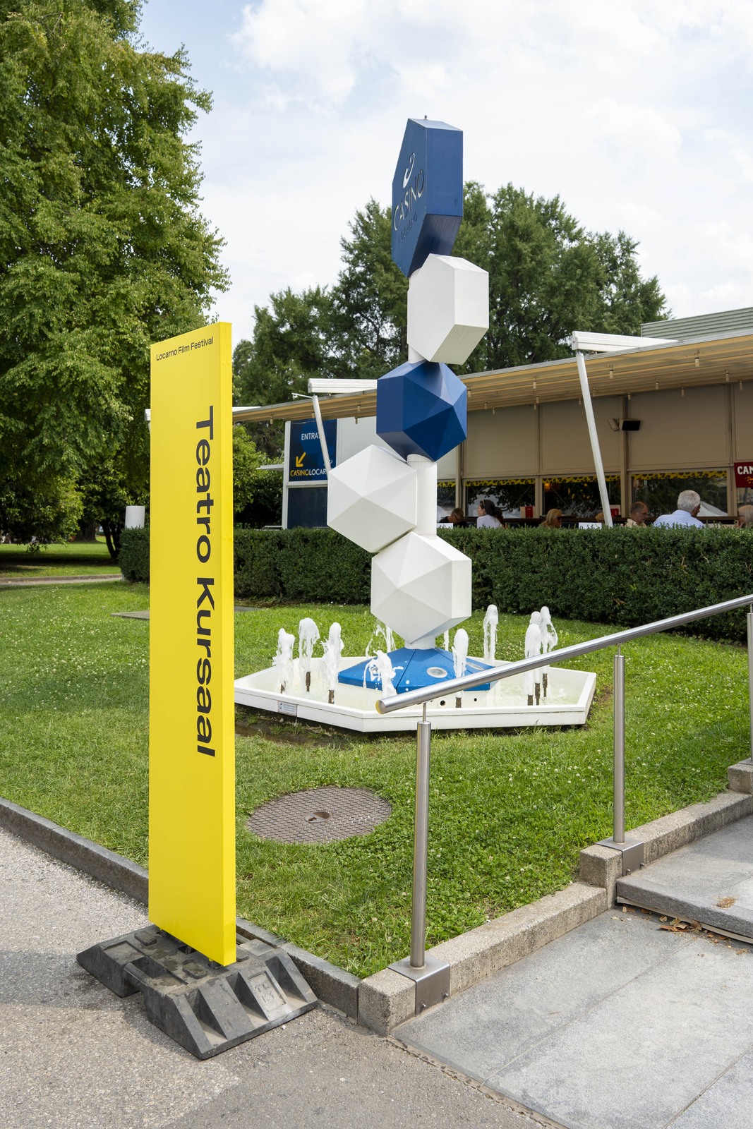 L’esterno del Teatro Kursaal al Casinò di Locarno durante il festival del film (foto d’archivio, 2025).