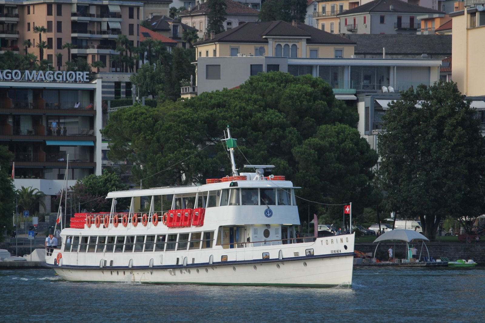 La motonave Torino della Società Navigazione Lago di Lugano a Locarno