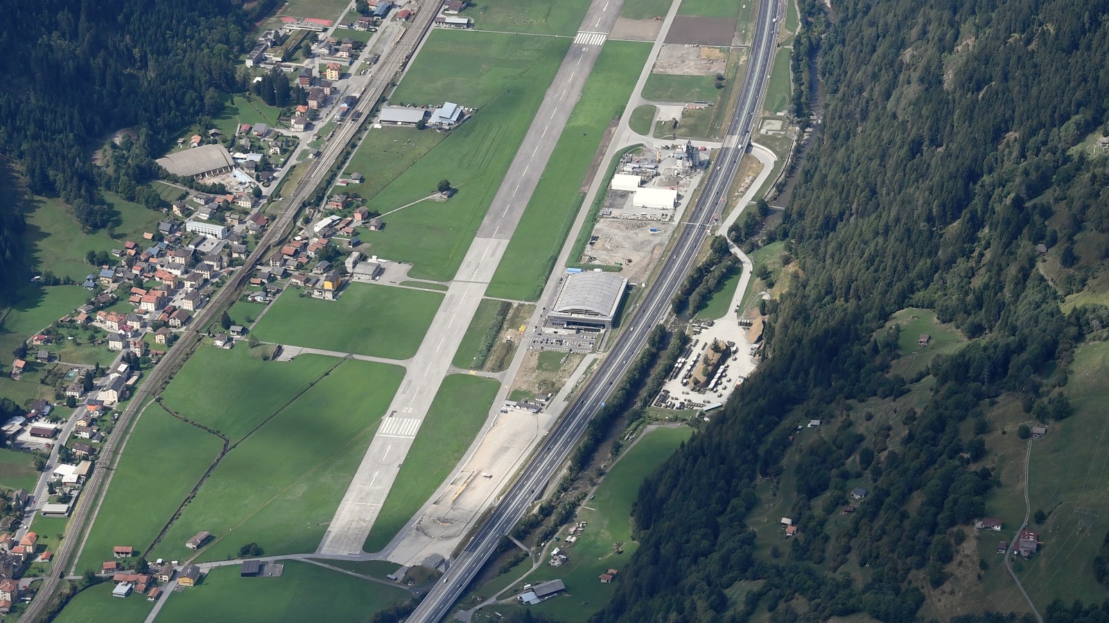 Veduta aerea di Ambrì e dell’area della Gottardo Arena: foto d’archivio del 4 settembre 2022, non riferita all’operazione finanziaria.