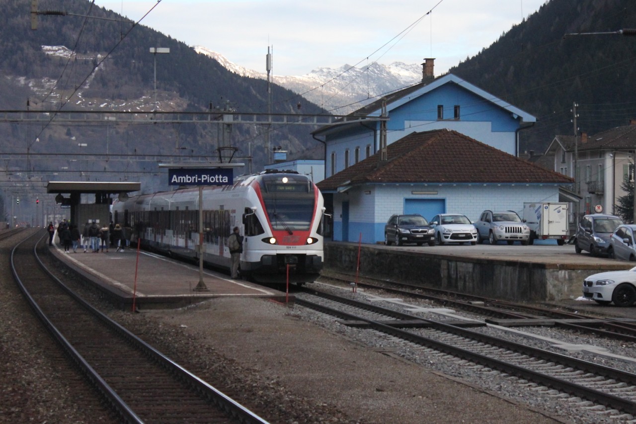 La stazione ferroviaria di Ambrì-Piotta nel Comune di Quinto