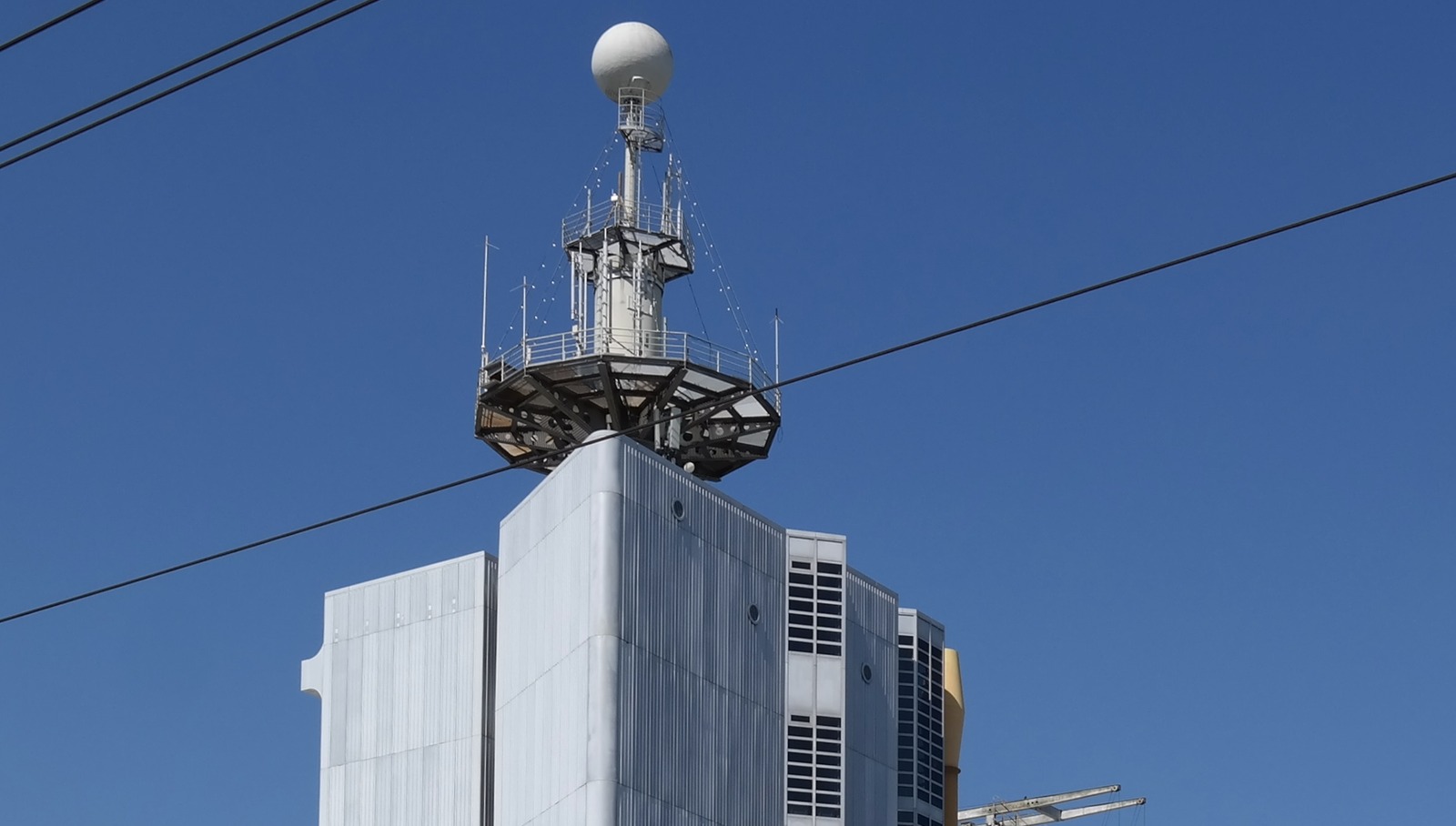 Dettaglio del centro telecomunicazioni Swisscom di Herdern, a Zurigo. Foto d’archivio del 2019, ritagliata e ridimensionata.